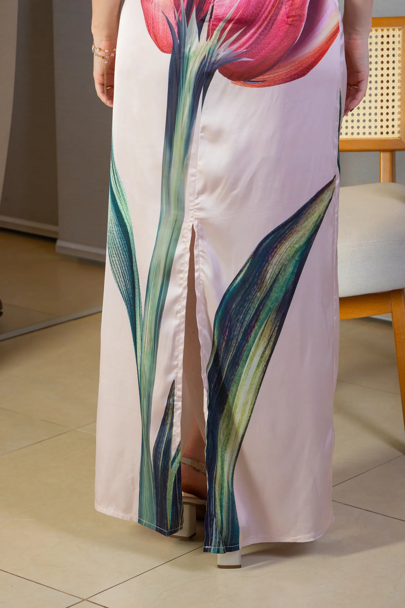 Vestido Tomara Que Caia Detalhe Fenda Crepe Acetinado Camila Pitanga Estampado Rosa