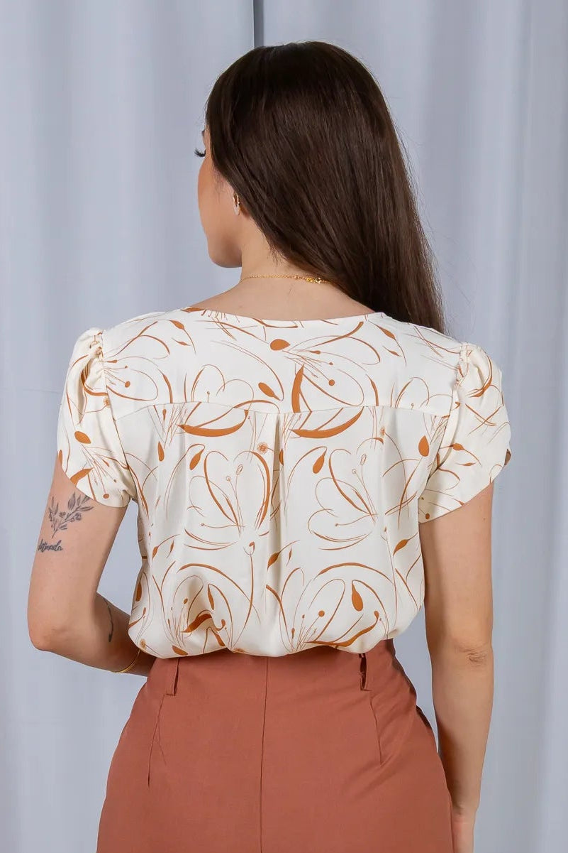 Blusa Manga Curta Transpassada Celina Estampada Marrom