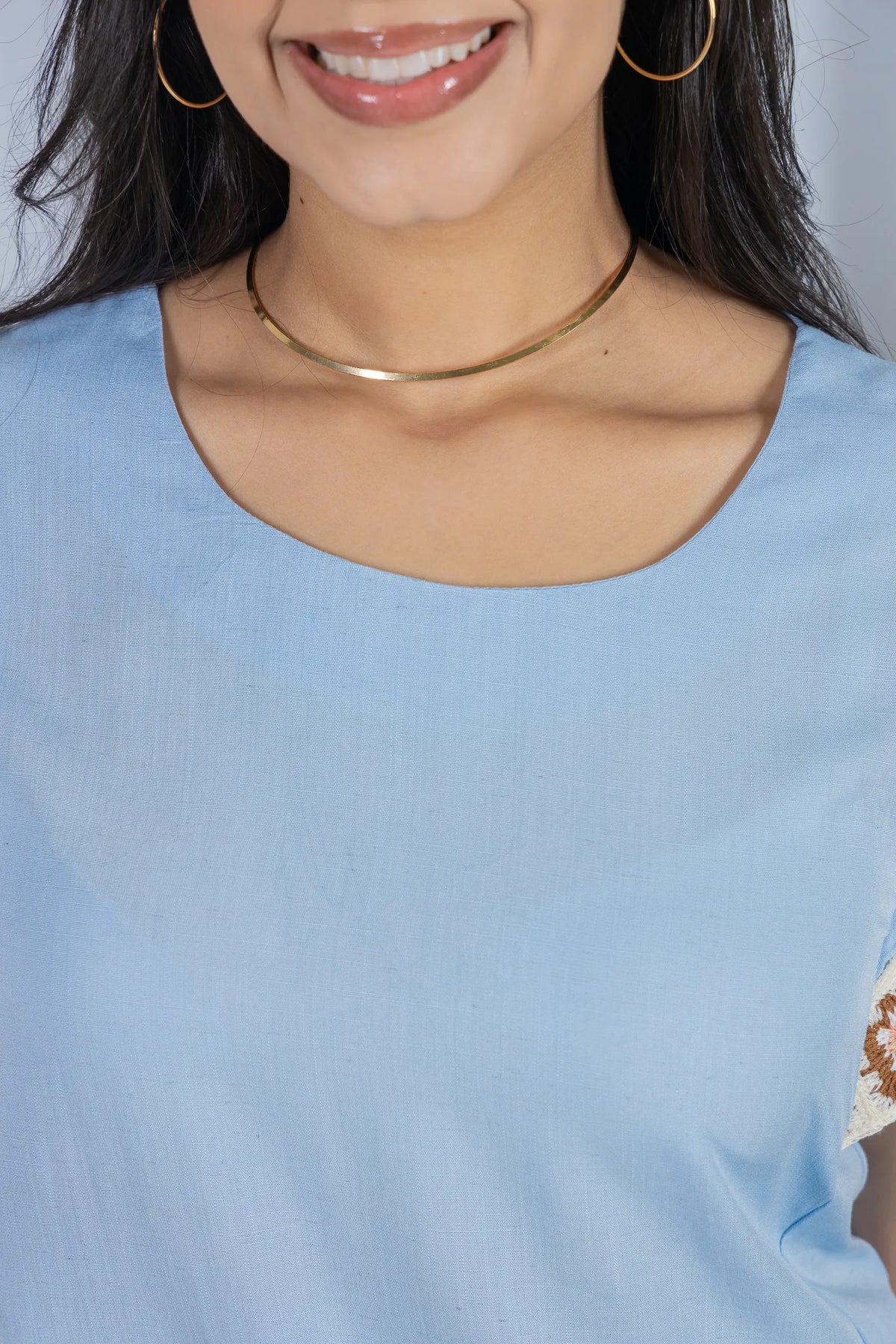 Blusa Manga Curta com Acabamento Bordado em Visco-linho Valéria Azul