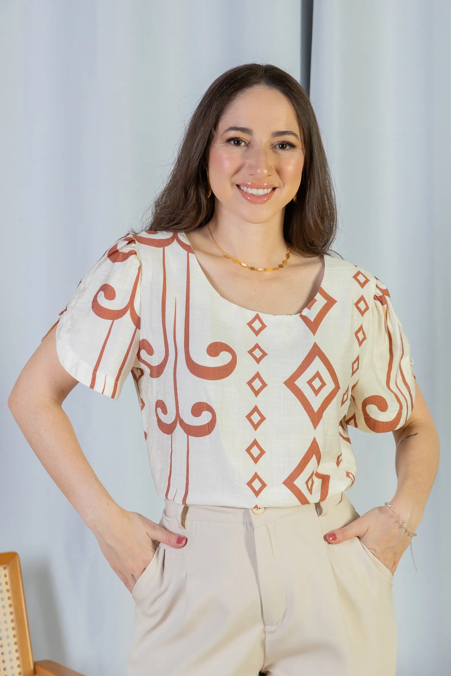 Blusa Manga Curta Detalhe Botão Visco Brise Vânia Estampada Terracota