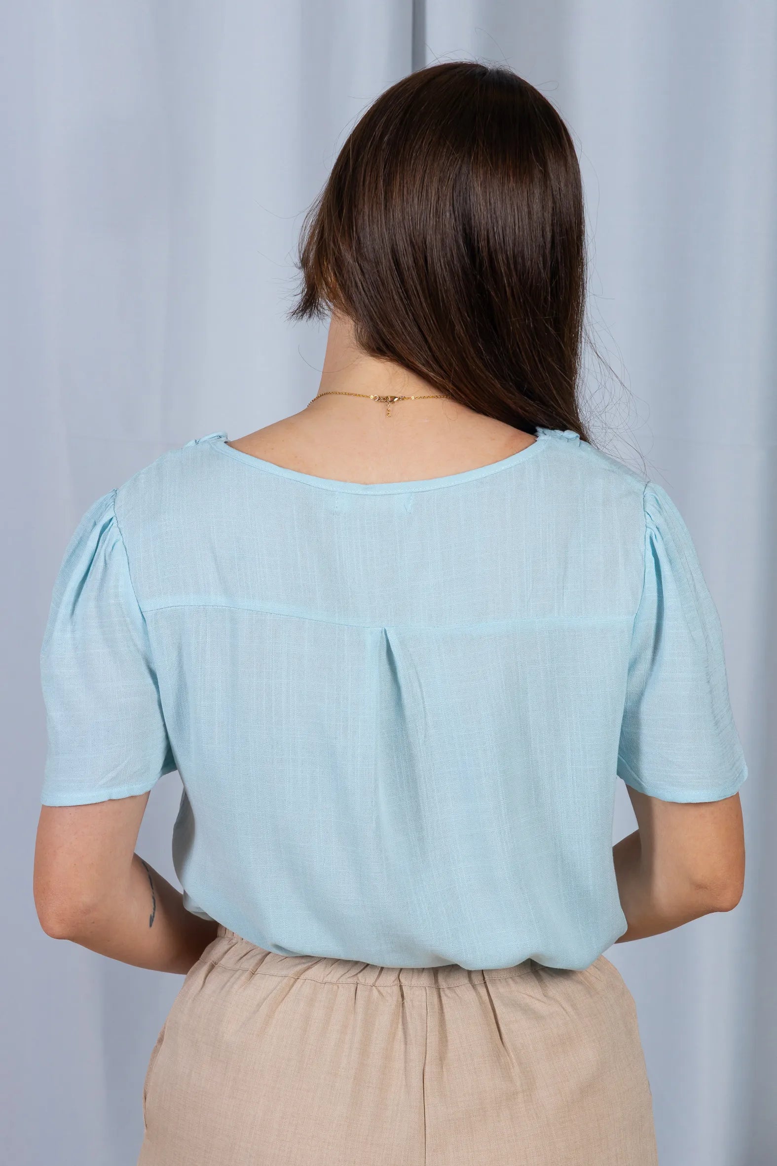 Blusa Manga Curta Visco-Linho Detalhe Colo Entrelaçado Naomi Azul