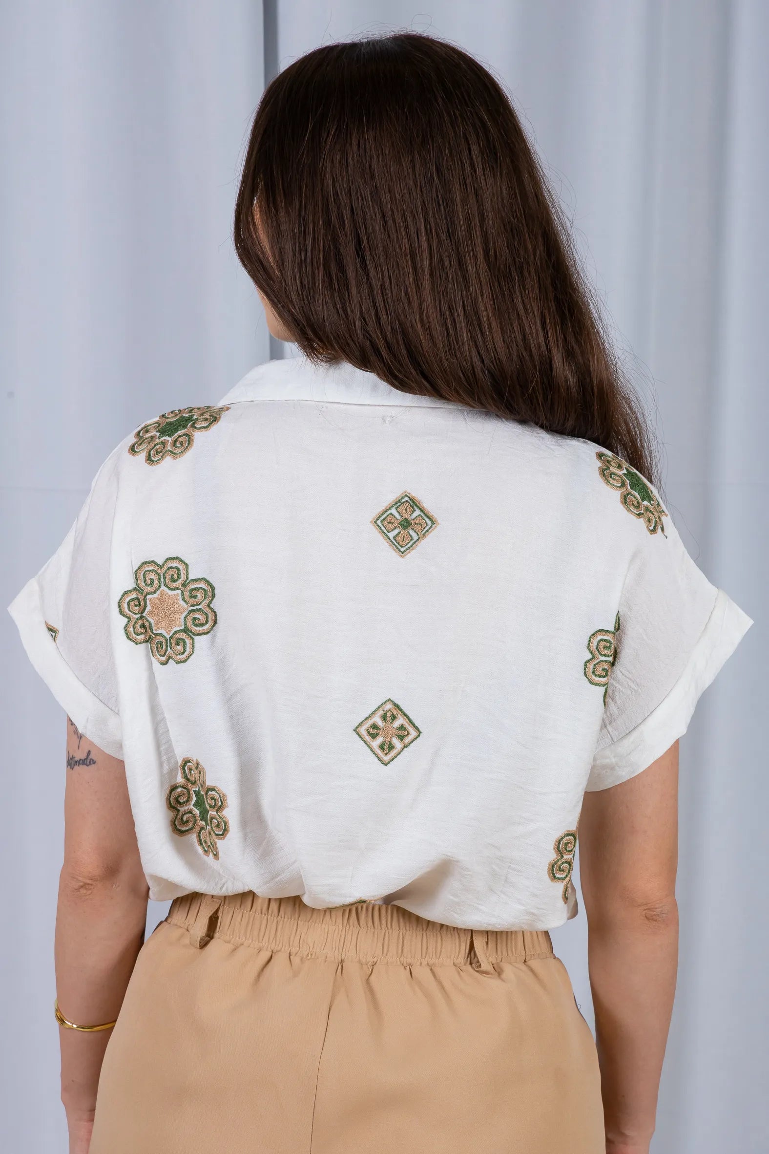 Camisa Manga Curta Neuza Bordada Visco Brise Verde