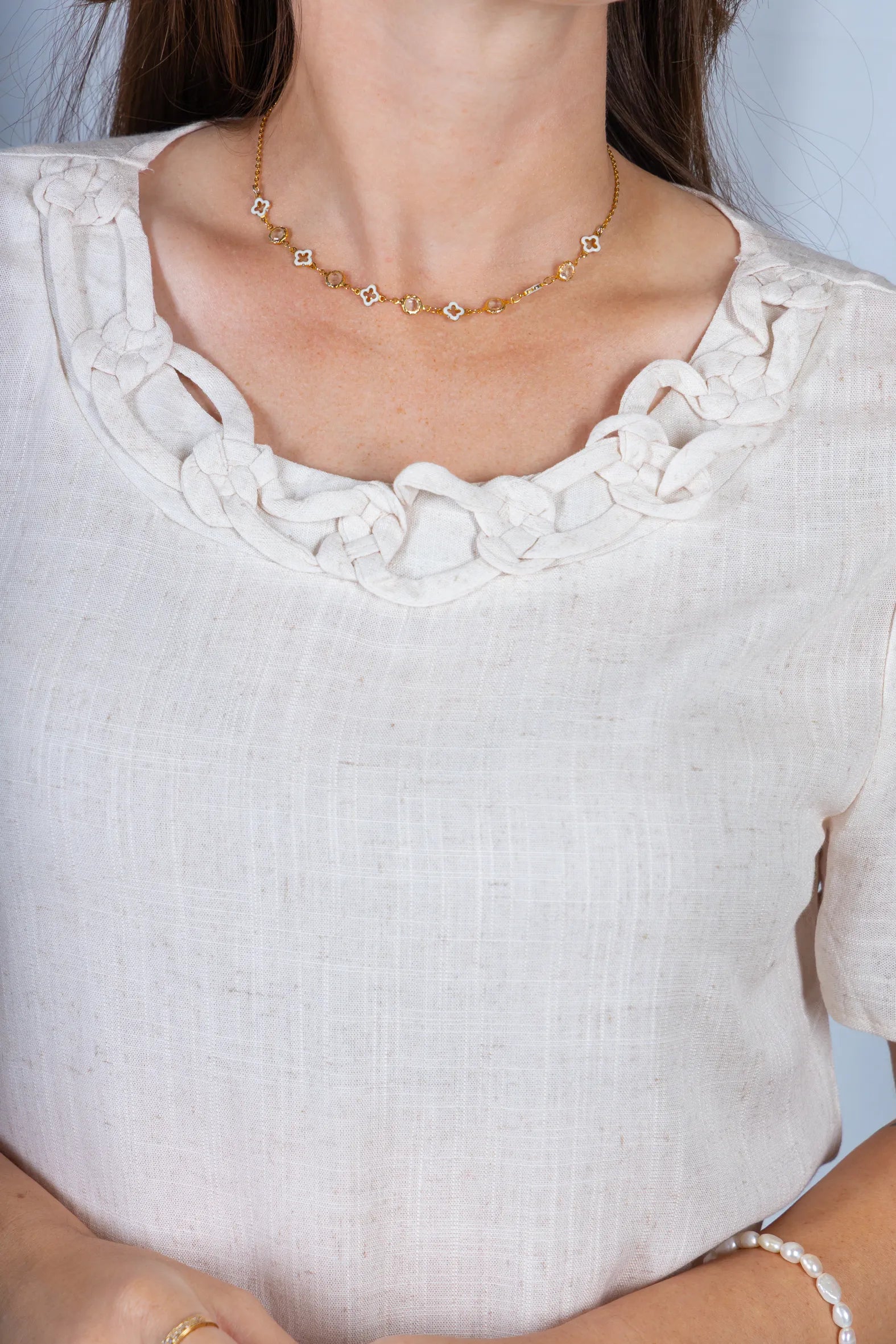 Blusa Manga Curta Visco-Linho Detalhe Colo Entrelaçado Naomi Creme