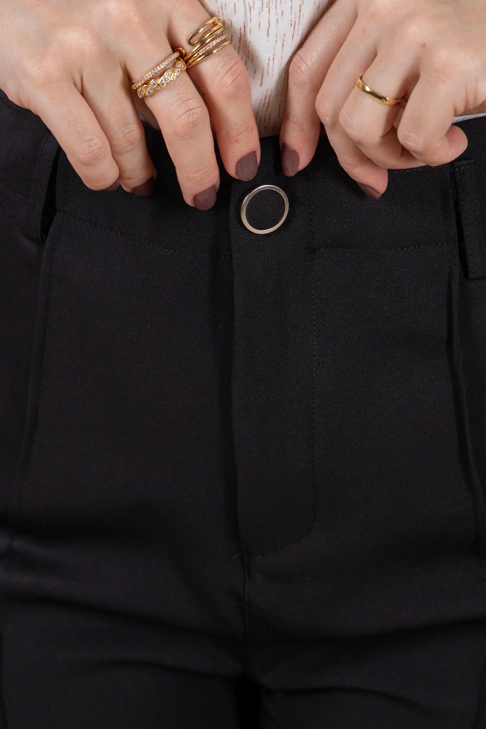 Calça Pantalona Alfaiataria Botão Encapado Margareth Preta