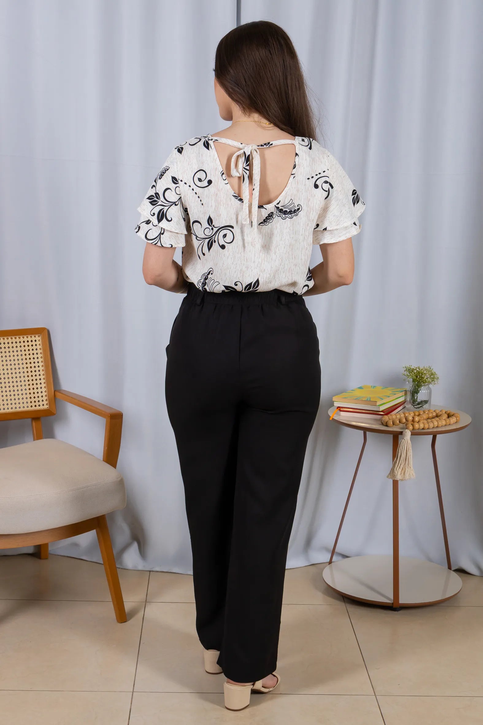 Calça Pantalona Alfaiataria Botão Encapado Margareth Preta