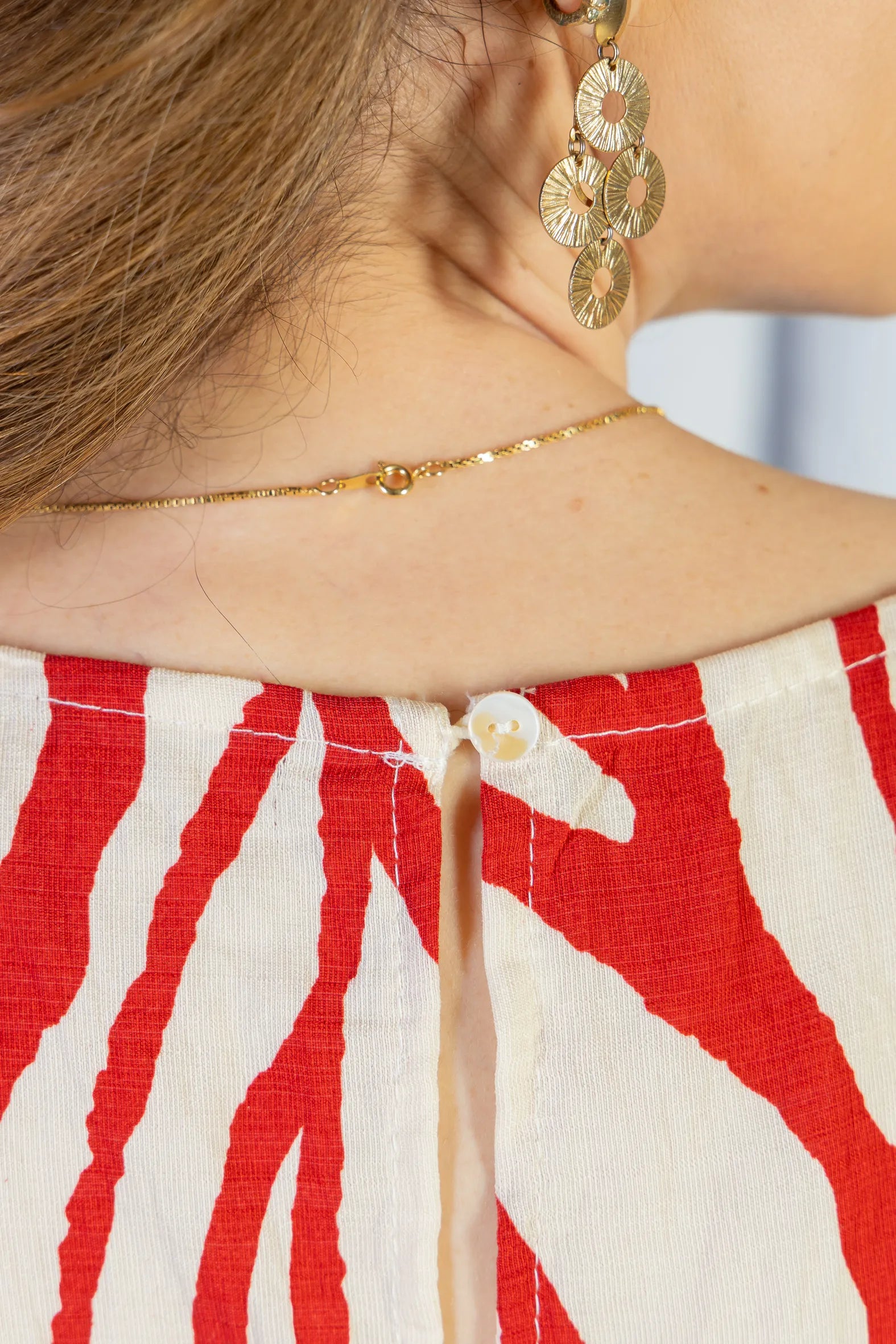 Macacão Regata Decote "V" Visco Rústico Emily Estampado Vermelho