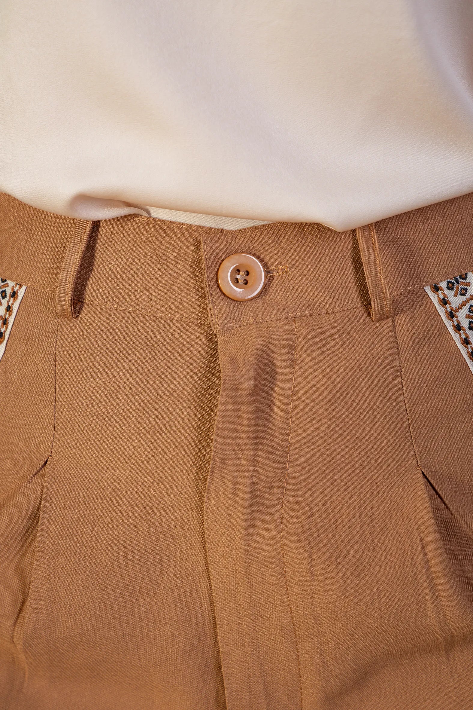 Shorts Detalhe Bolsos Cotton Maju Coutinho Marrom