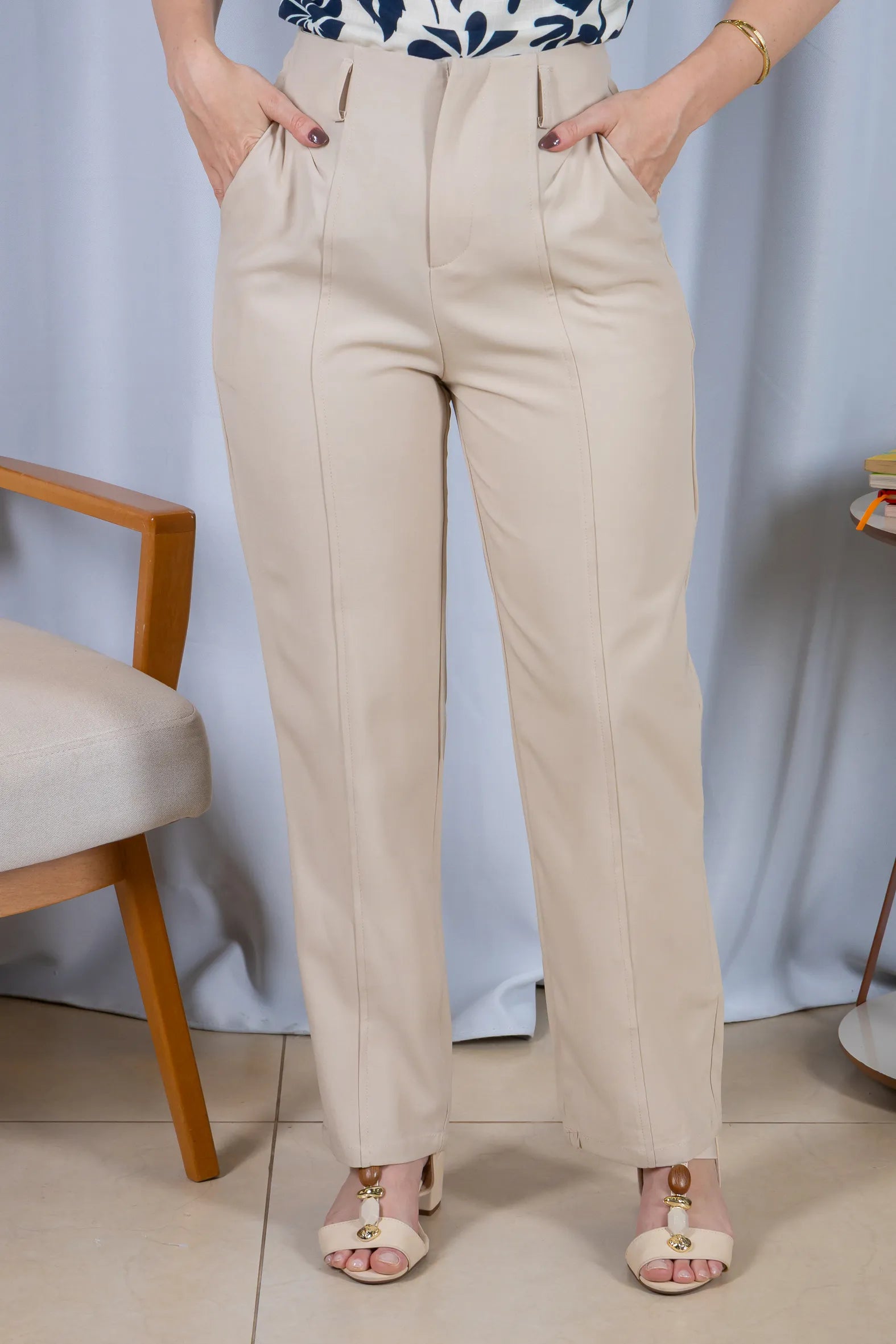 Calça Alfaiataria Corte Reto Friso e Cós Infinito Bianca Creme