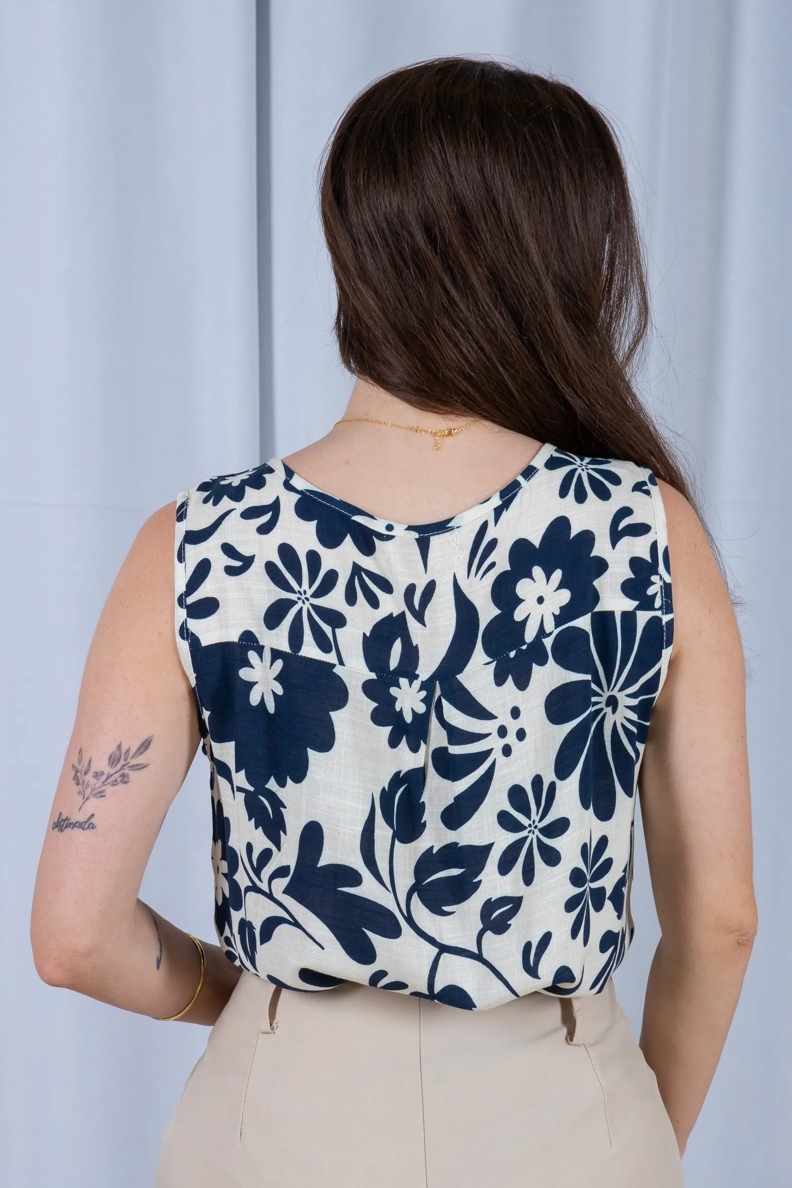 Blusa Regata Colo Com Pregas Viscose Nina Azul Marinho