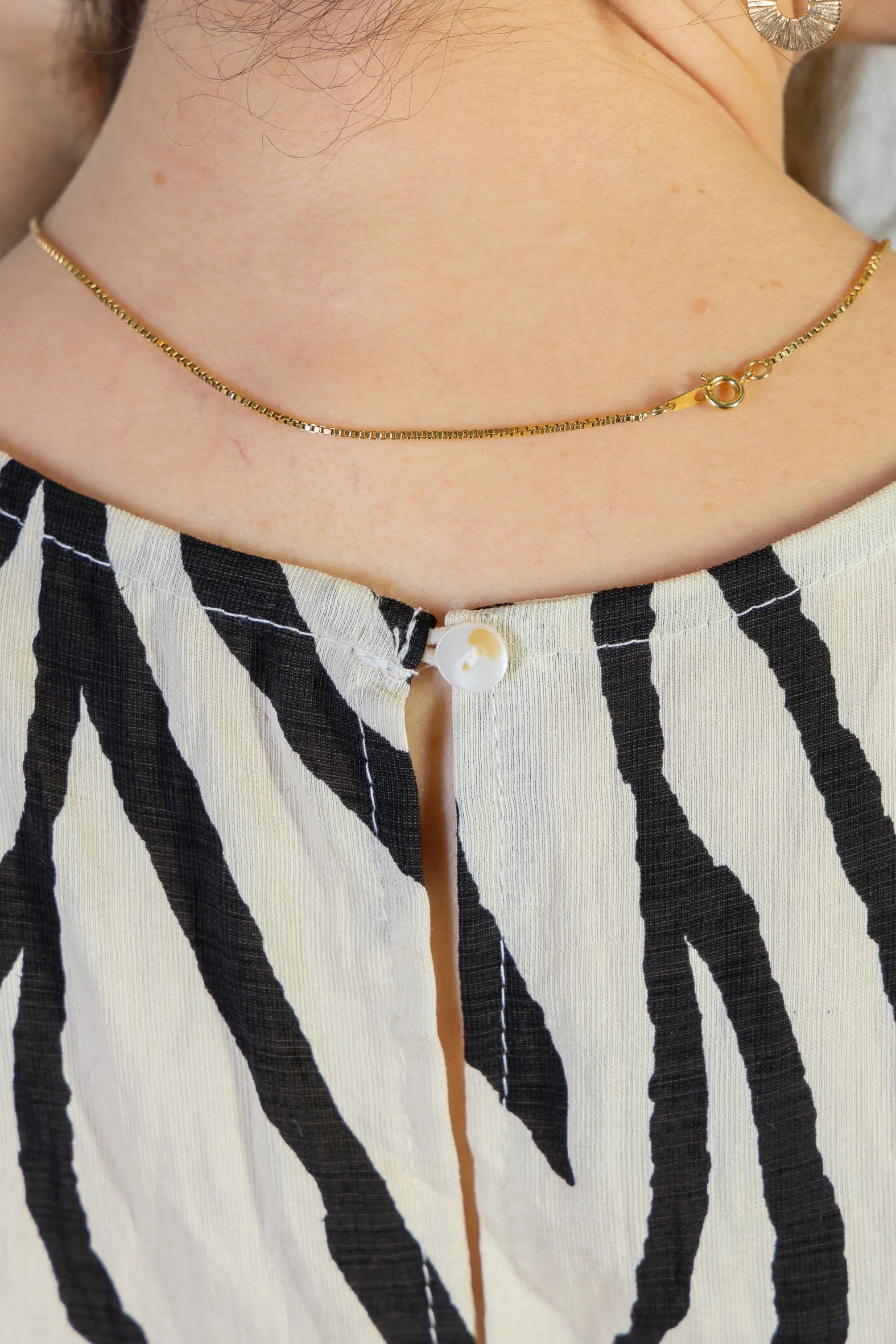 Macacão Regata Decote "V" Visco Rústico Emily Estampado Preto