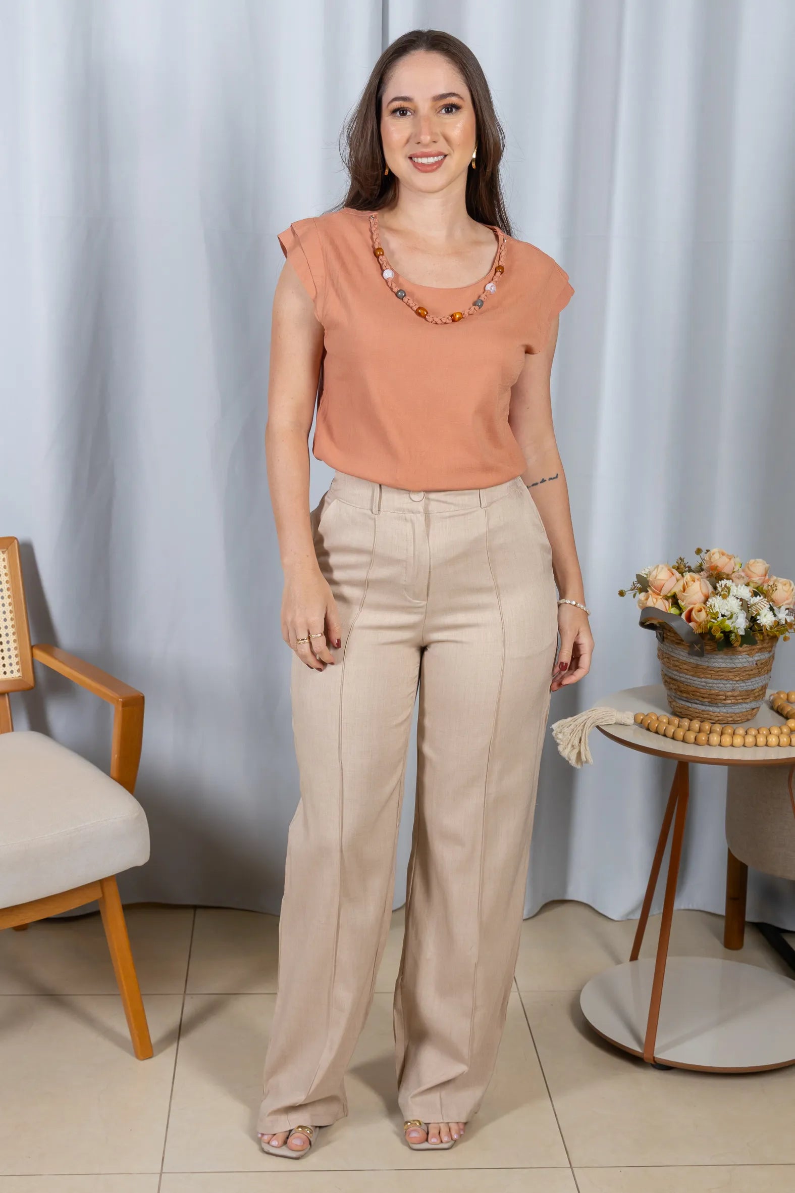 Blusa Manga Curta Visco Linen Detalhe Entrelaçado no Colo com Pedraria Iveth Rosê