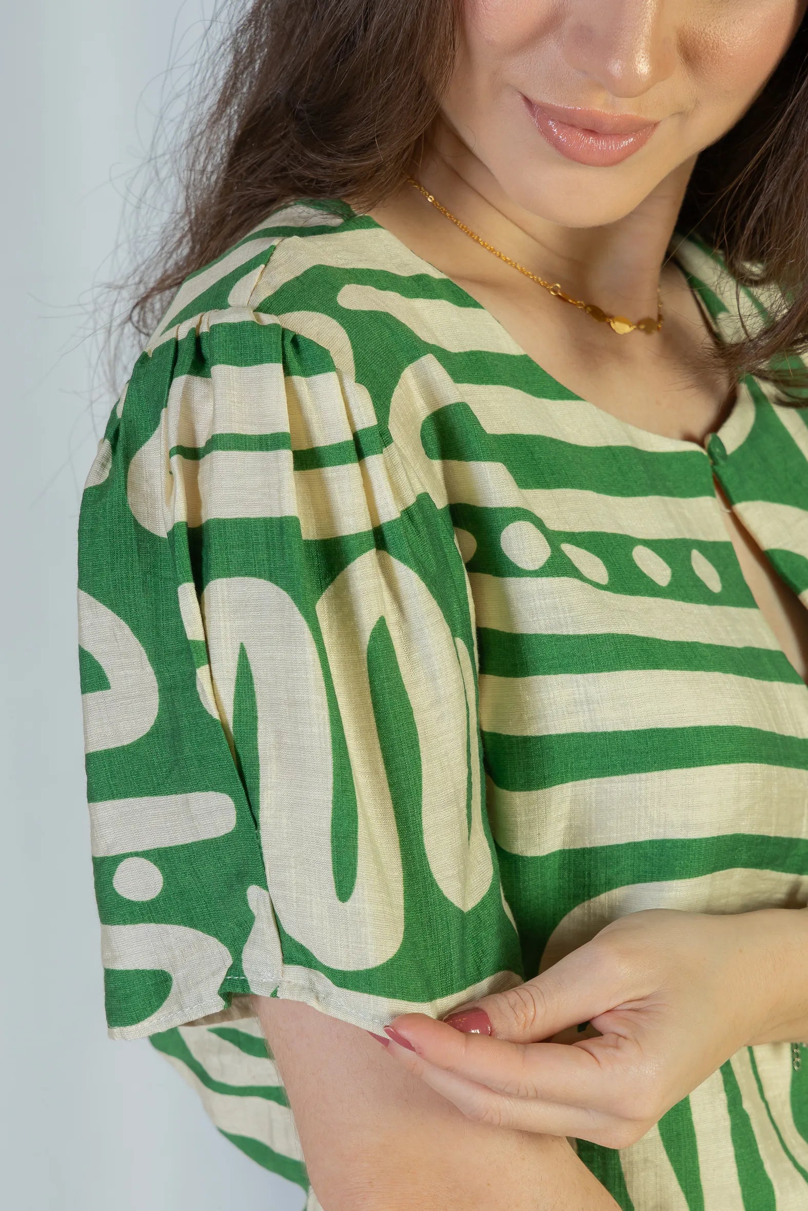 Blusa Manga Curta Detalhe Decote Visco Brise Mel Estampada Verde