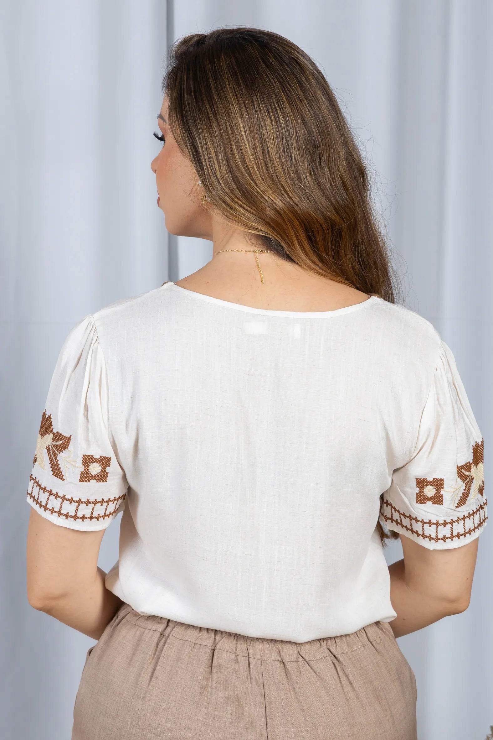 Blusa Manga Curta Algodão Linho Detalhes Bordados Cecilia Branca