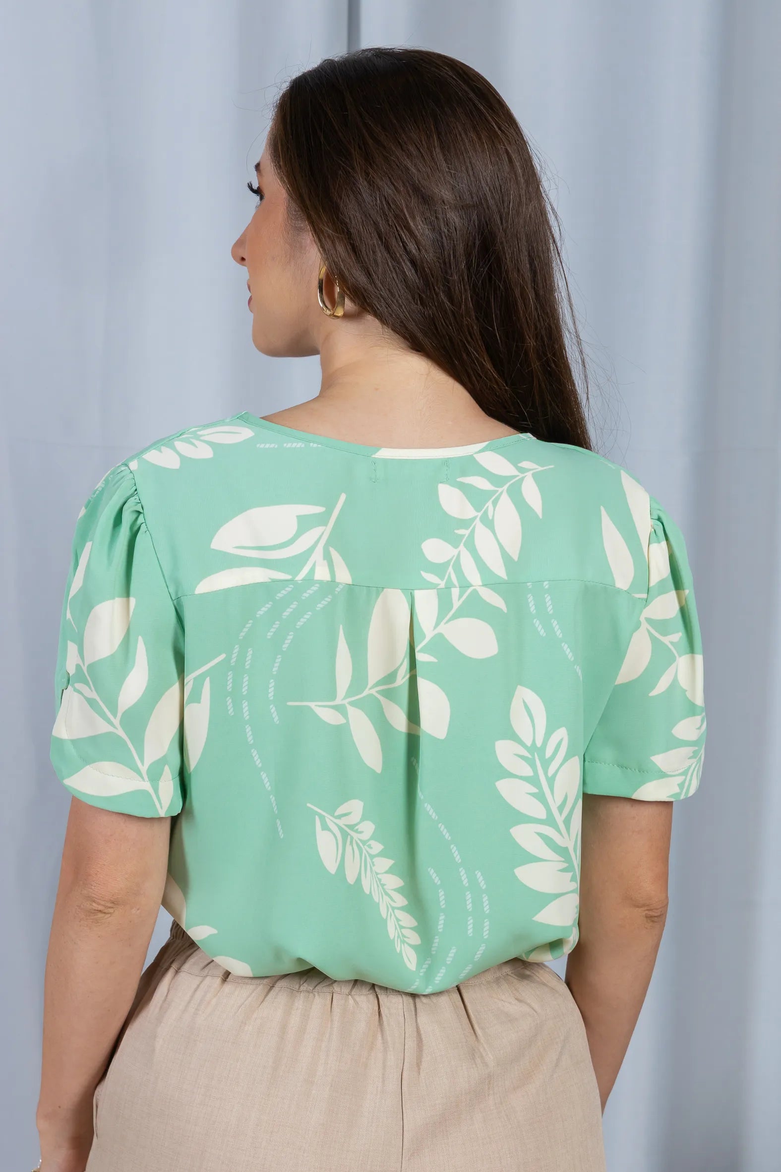 Blusa Manga Curta Fecho em Botão Estampada Crepe Classic Claudete Verde
