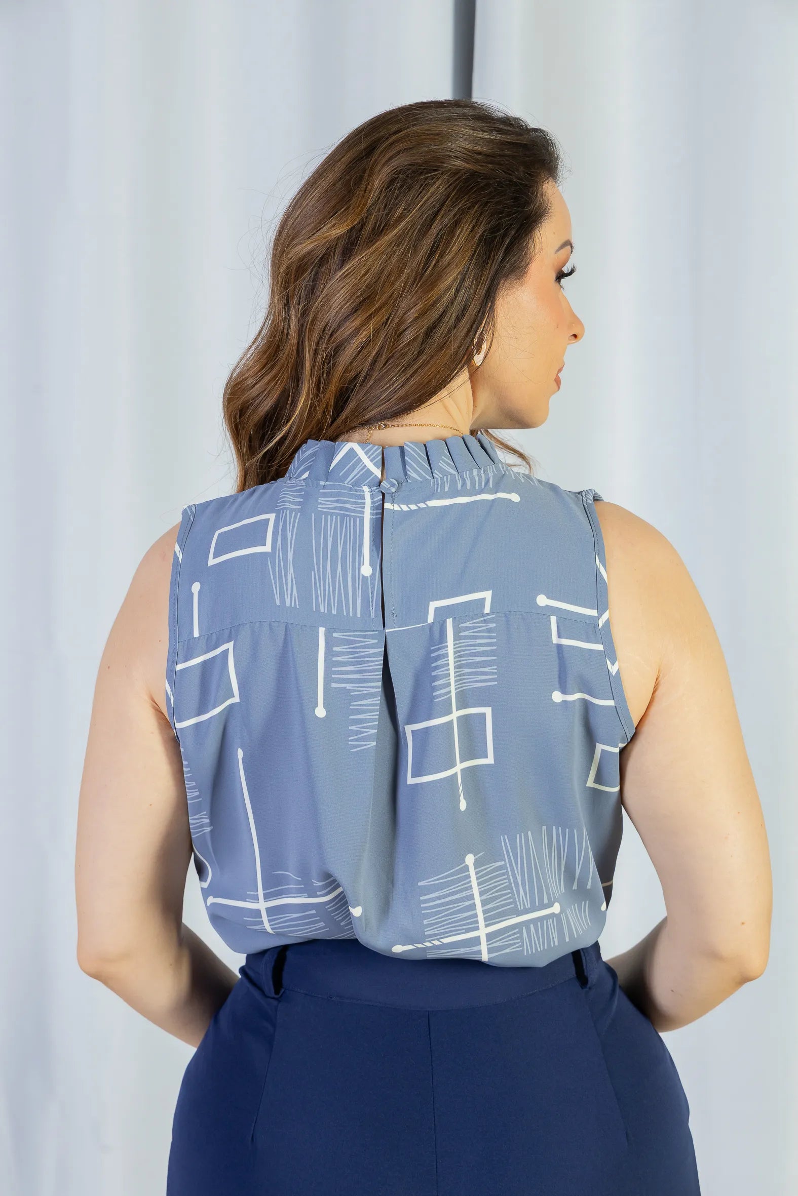 Regata Detalhe Pregas Colo Crepe Classic Lídia Estampada Azul