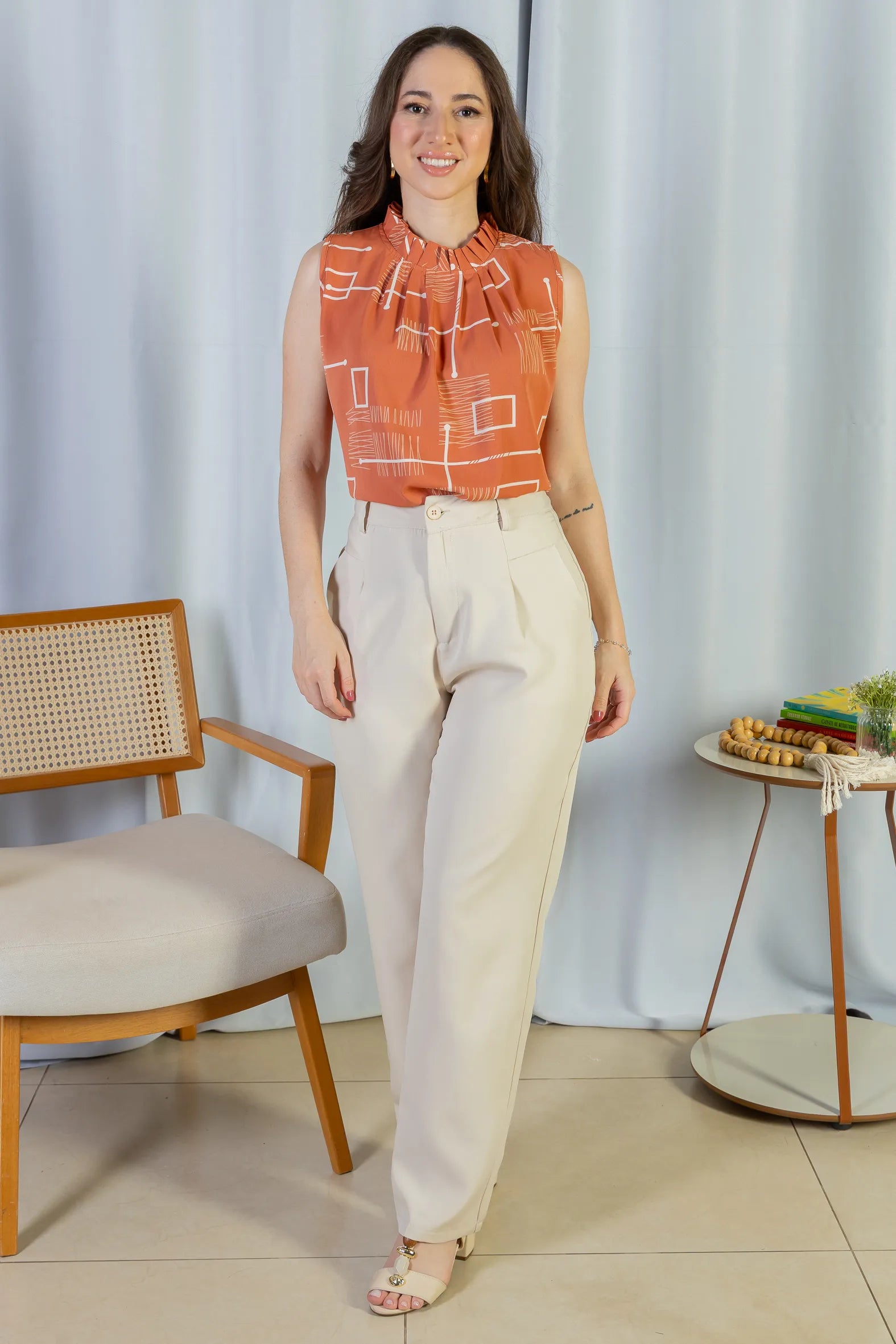 Regata Detalhe Pregas Colo Crepe Classic Lídia Estampada Terracota