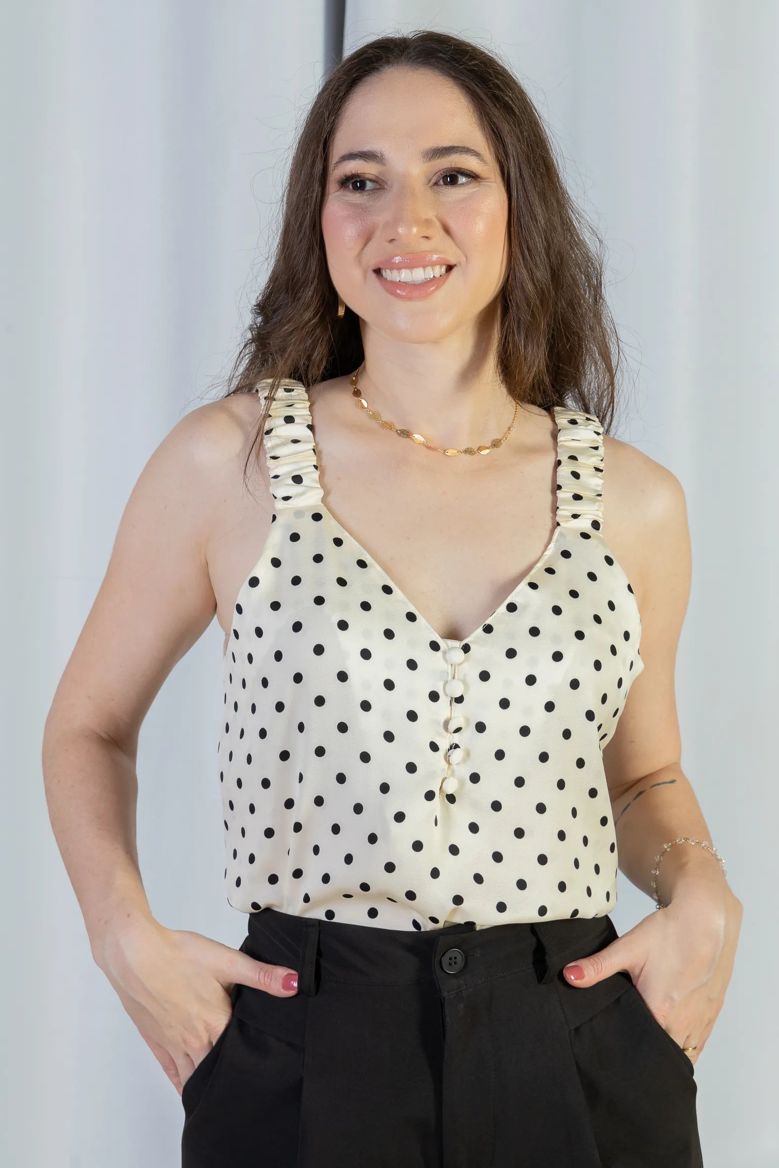 Blusa Regata Detalhe Botões Crepe Classic Elise Estampa Poá Off White