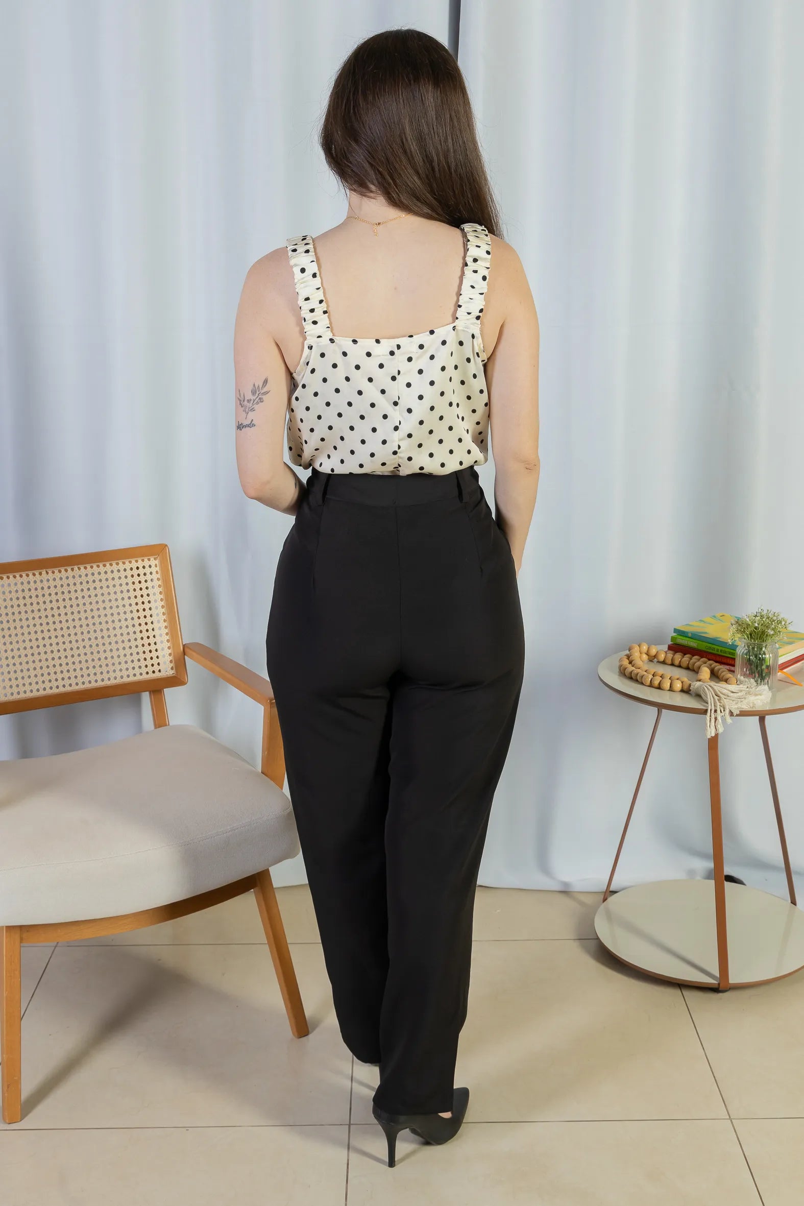 Blusa Regata Detalhe Botões Crepe Classic Elise Estampa Poá Off White