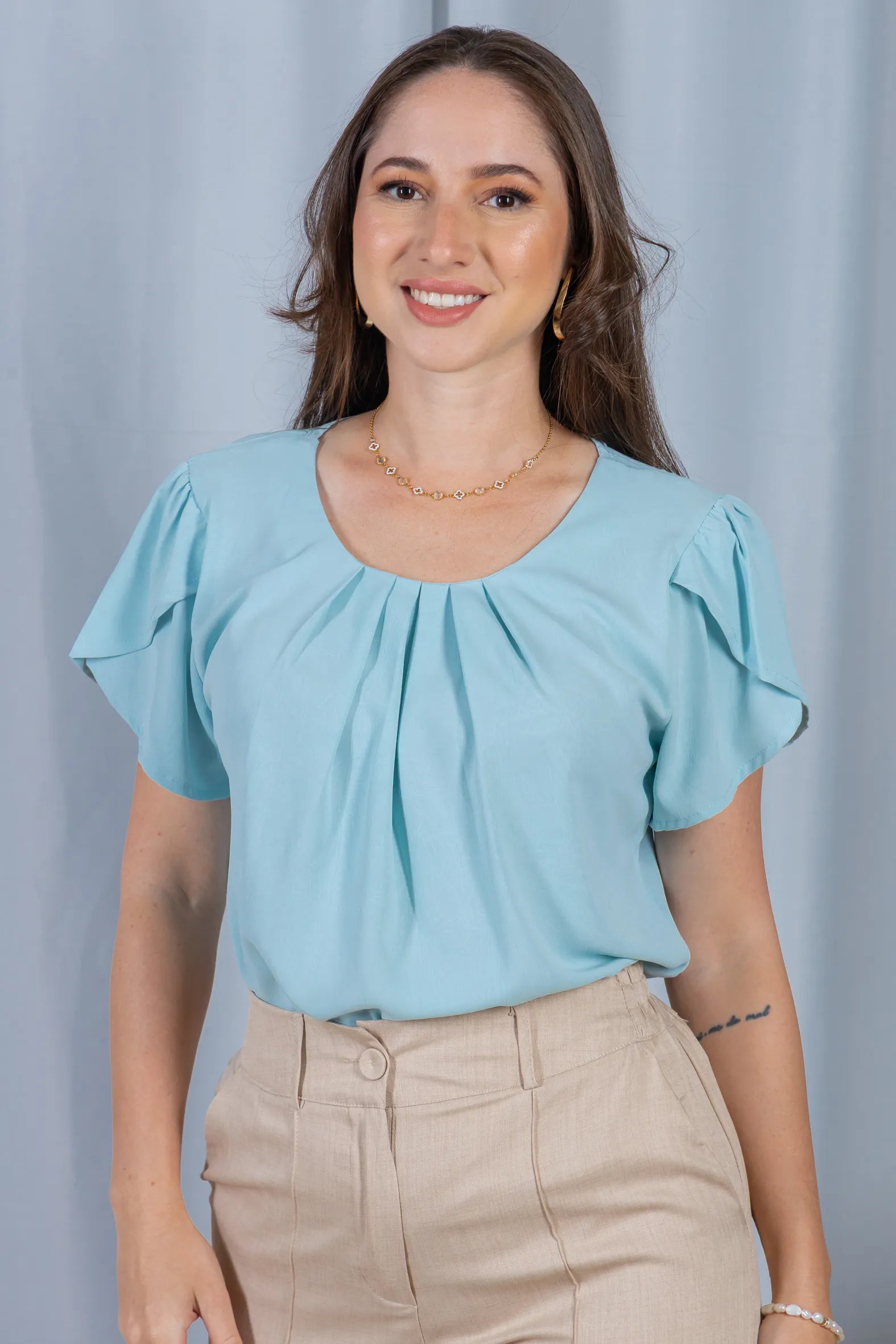 Blusa Manga Curta Transpassada Crepe Classic Colo com Pregas Maria Azul