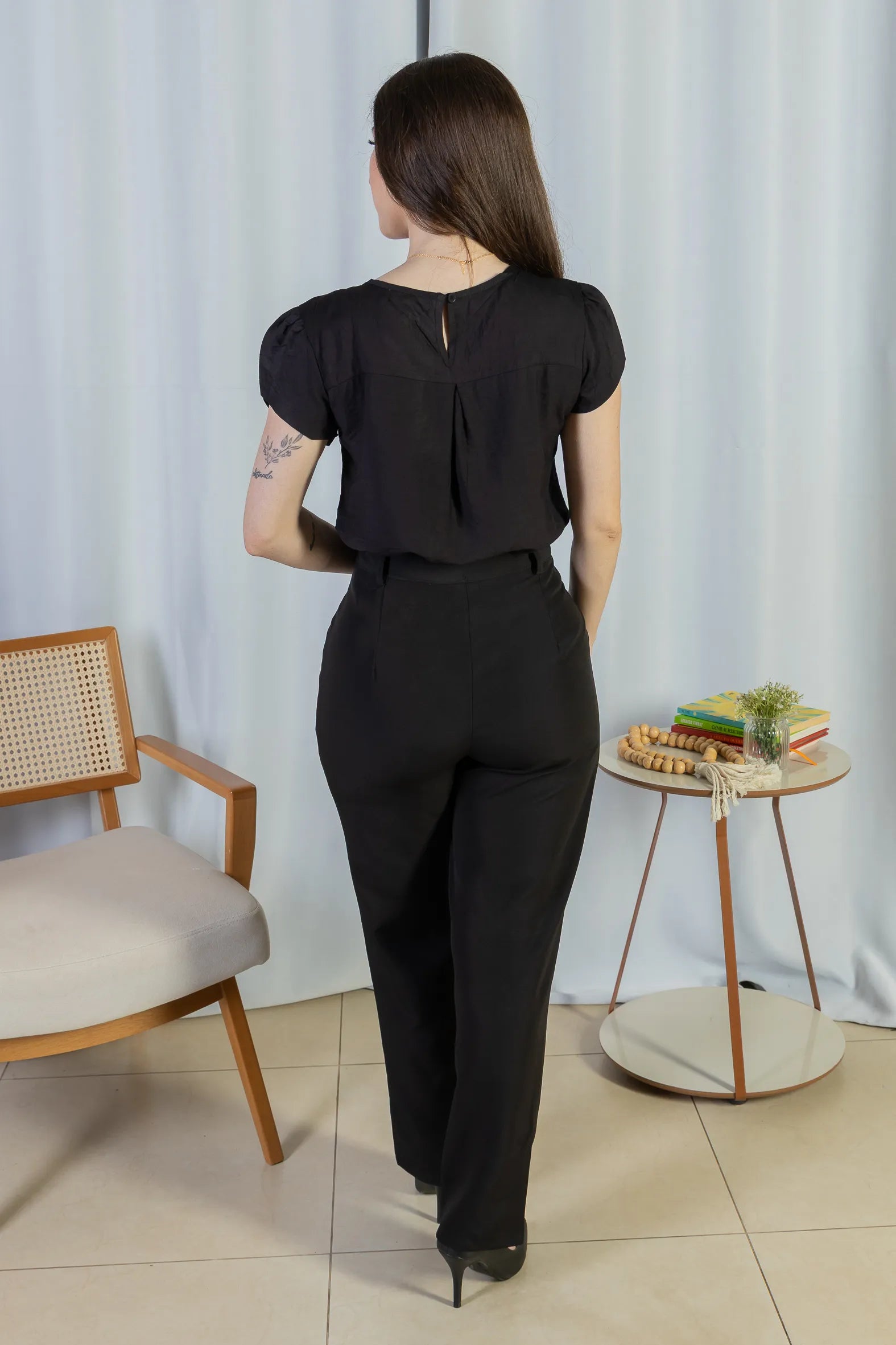 Blusa Manga Curta Transpassada Detalhe Botão Visco Soft Vanessa Preta