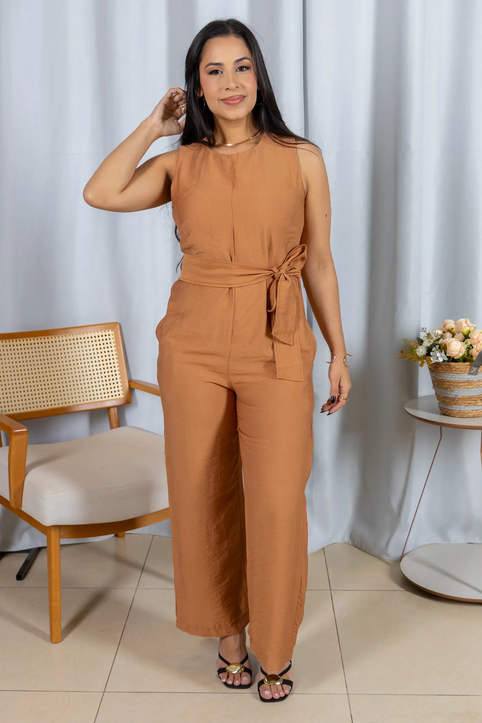 Macacão Pantalona Visco Urban Alfaiataria Nara Caramelo