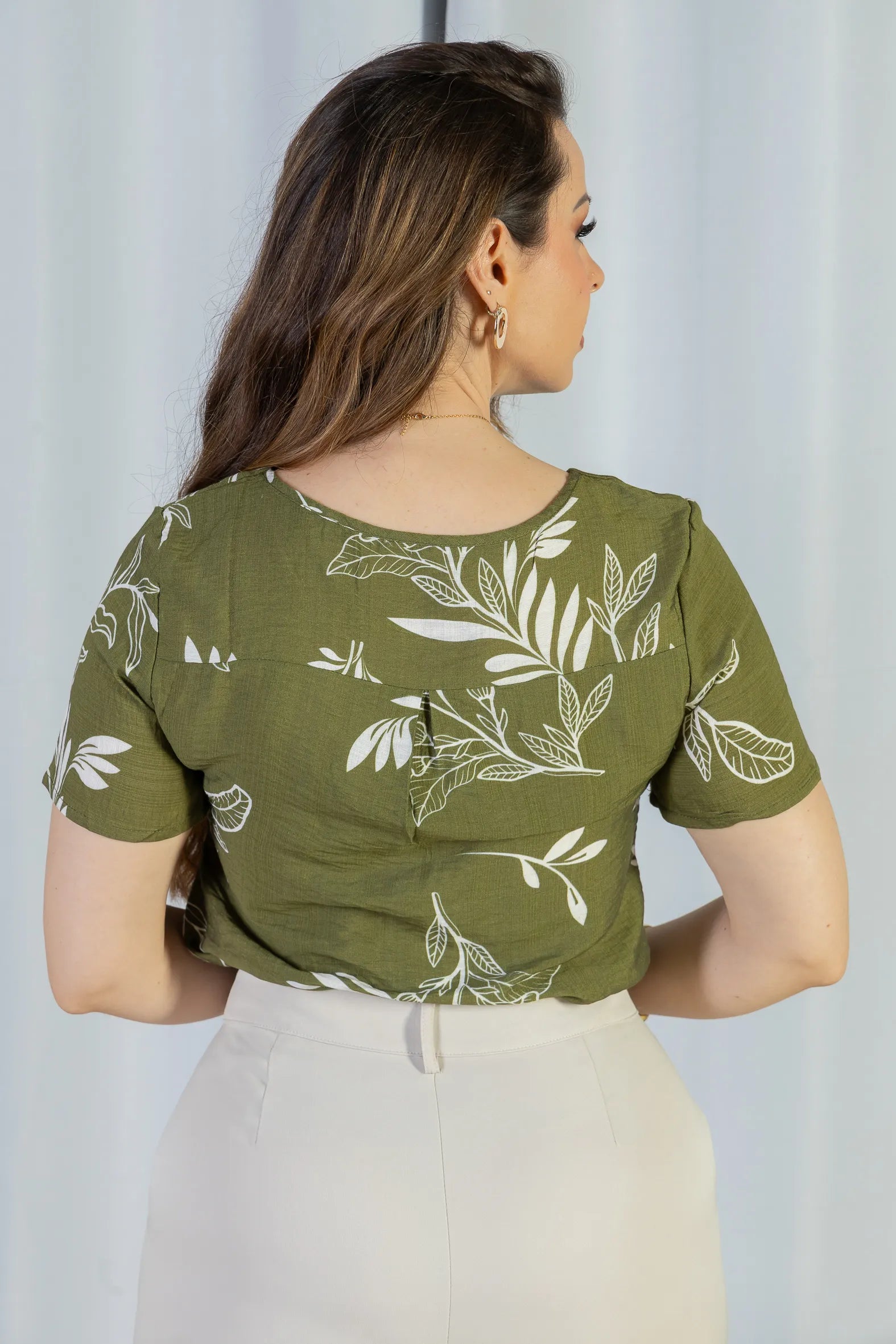 Blusa Manga Curta Visco Brise Telma Estampa Folhagem Verde