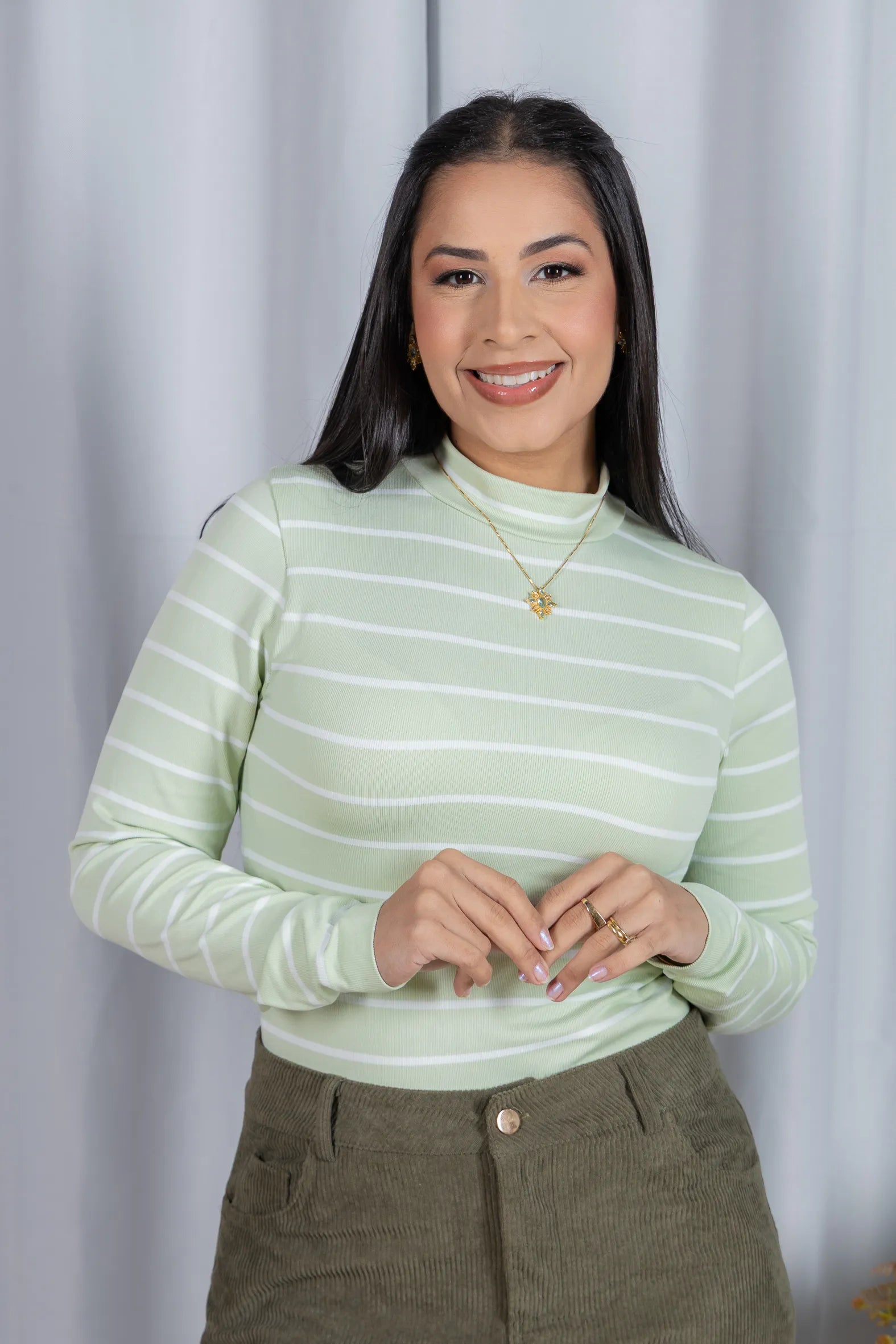 Blusa Manga Longa com Gola Alta em Malha Canelada Andressa Verde