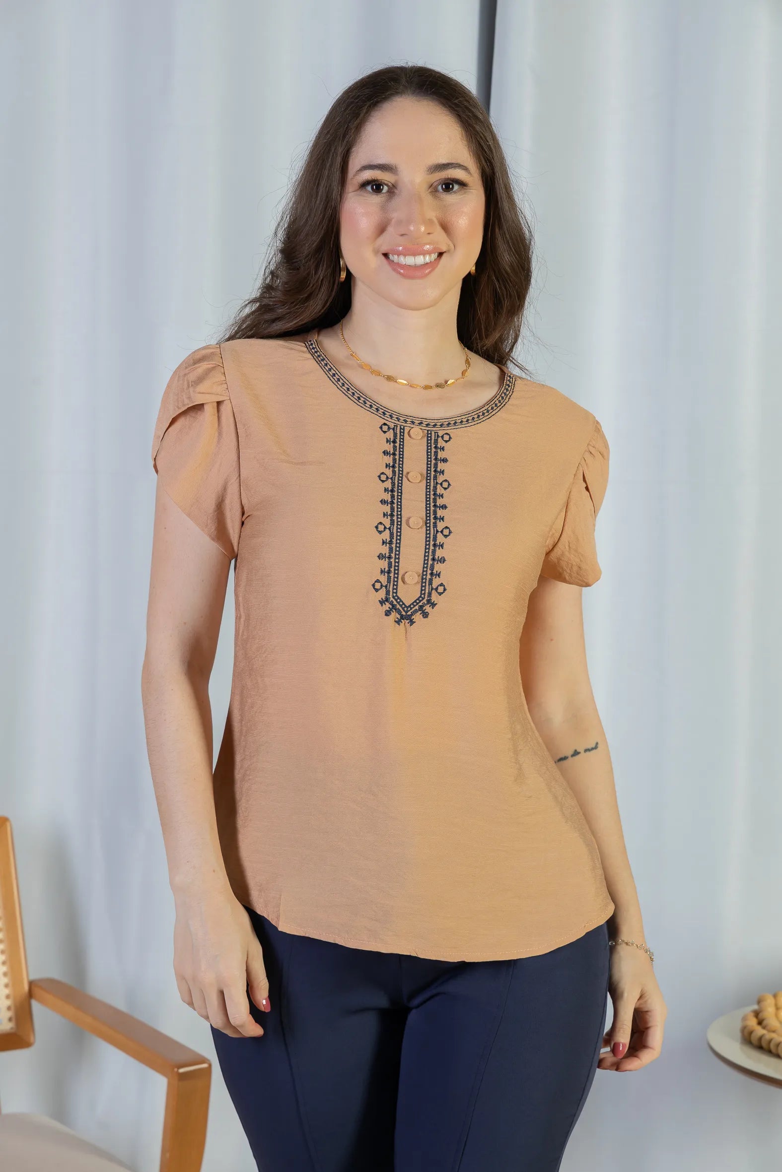 Blusa Manga Curta Transpassada Detalhe Botão Visco Soft Vanessa Marrom