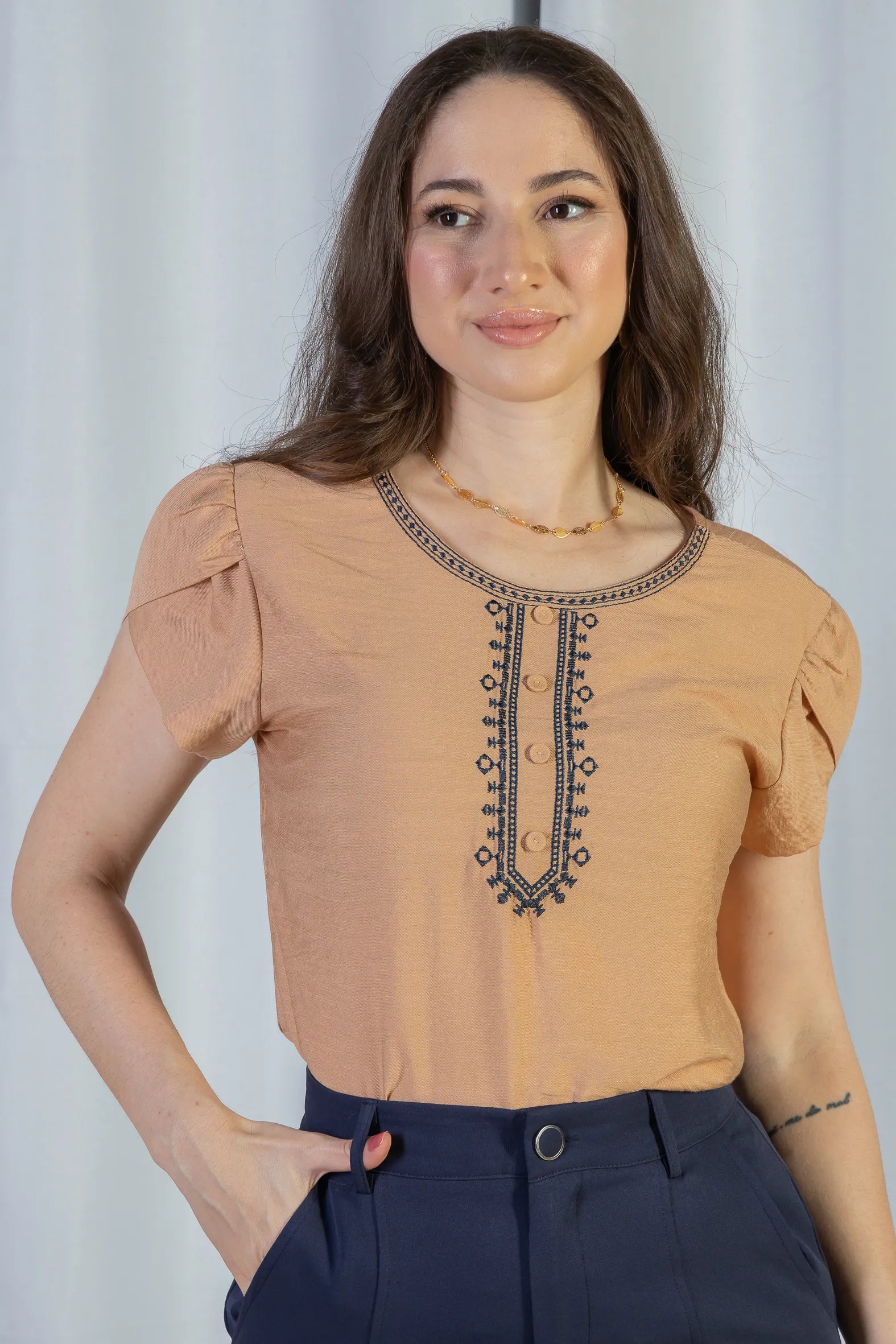 Blusa Manga Curta Transpassada Detalhe Botão Visco Soft Vanessa Marrom