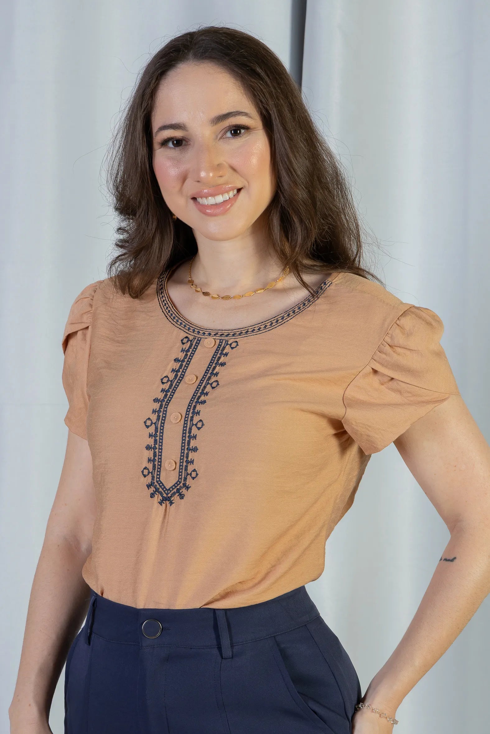 Blusa Manga Curta Transpassada Detalhe Botão Visco Soft Vanessa Marrom