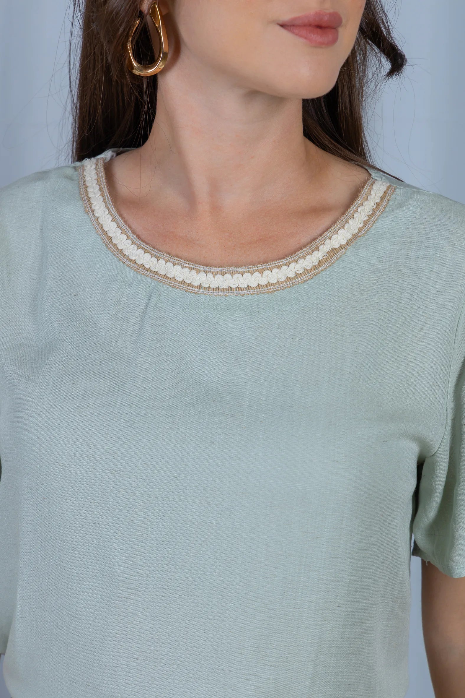 Blusa Manga Curta Visco-Linho Detalhes Bordados Marcela Verde