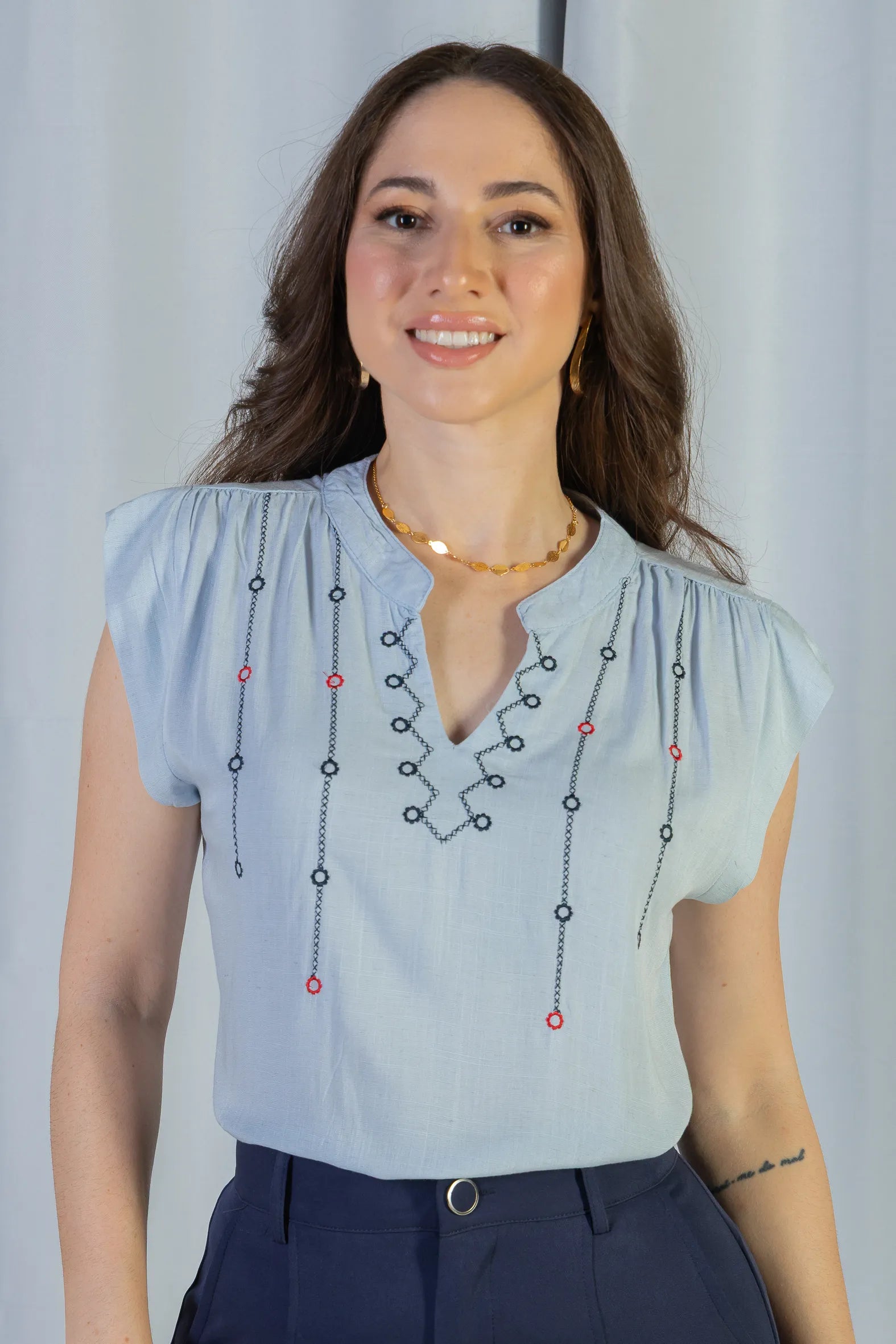 Blusa Regata Pregas Detalhe Decote "V" Visco-linho Lisandra Azul