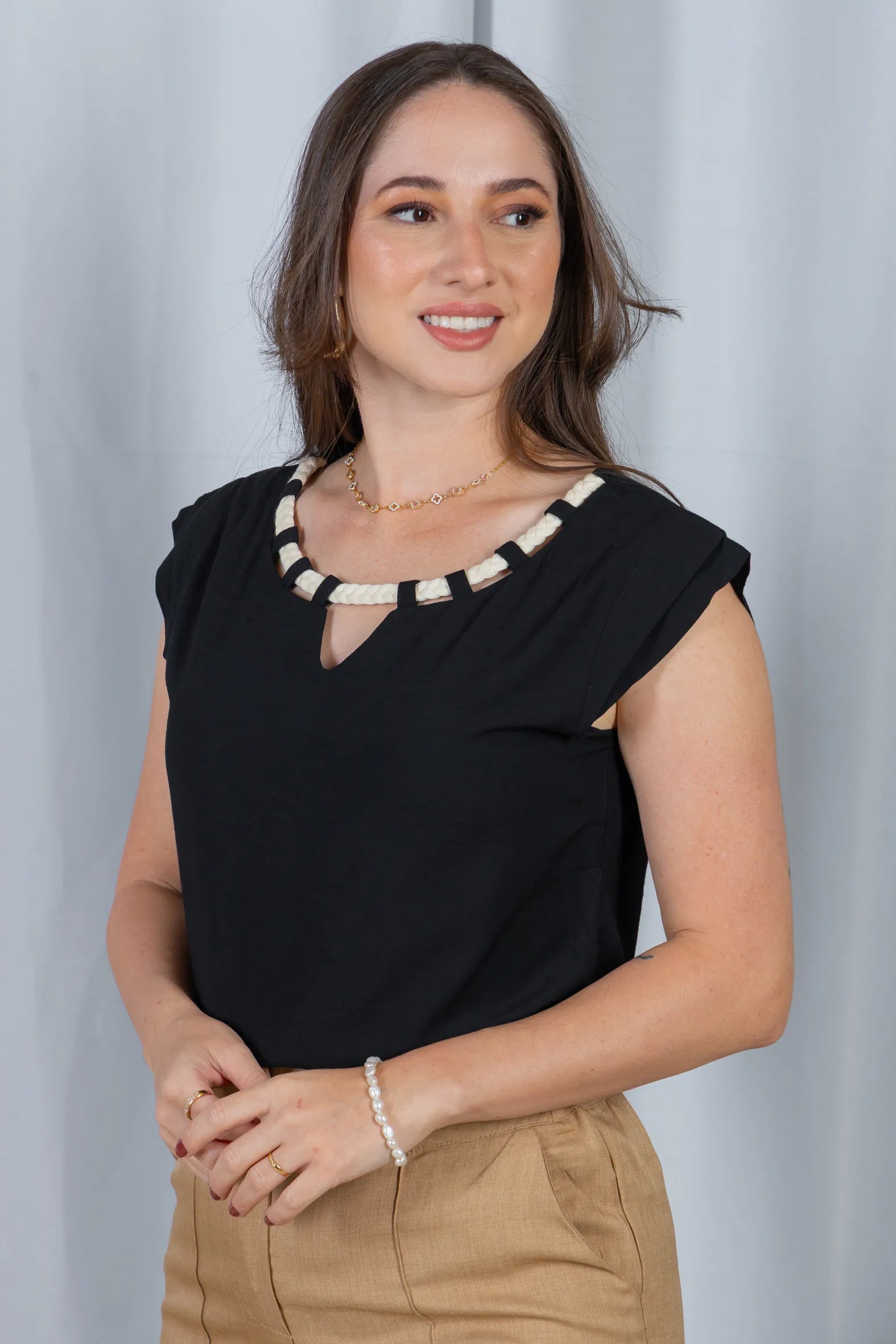 Blusa Manga Curta Decote em 