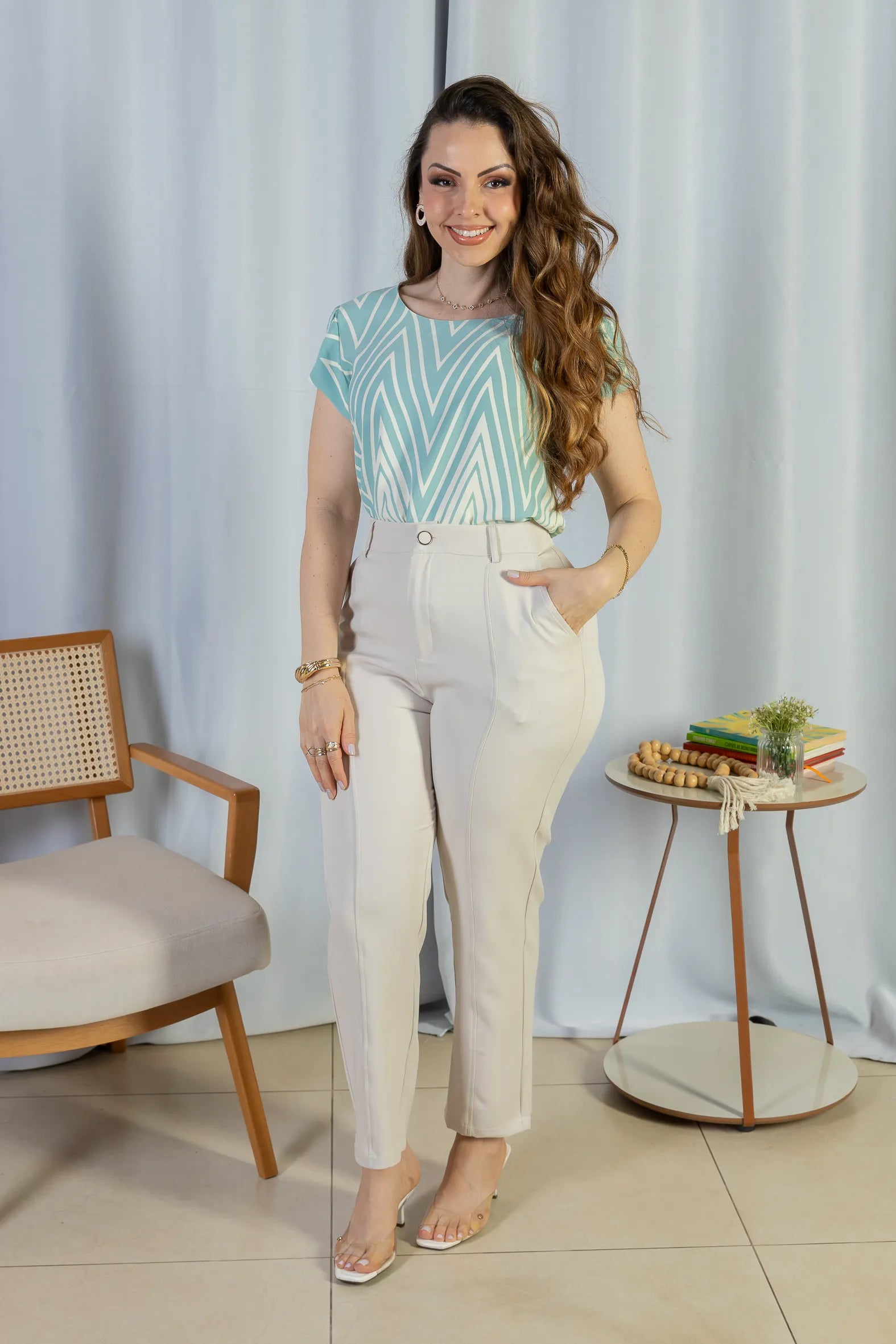 Blusa Manga Curta Transpassada Crepe Classic Cristina Estampa Chevron Verde