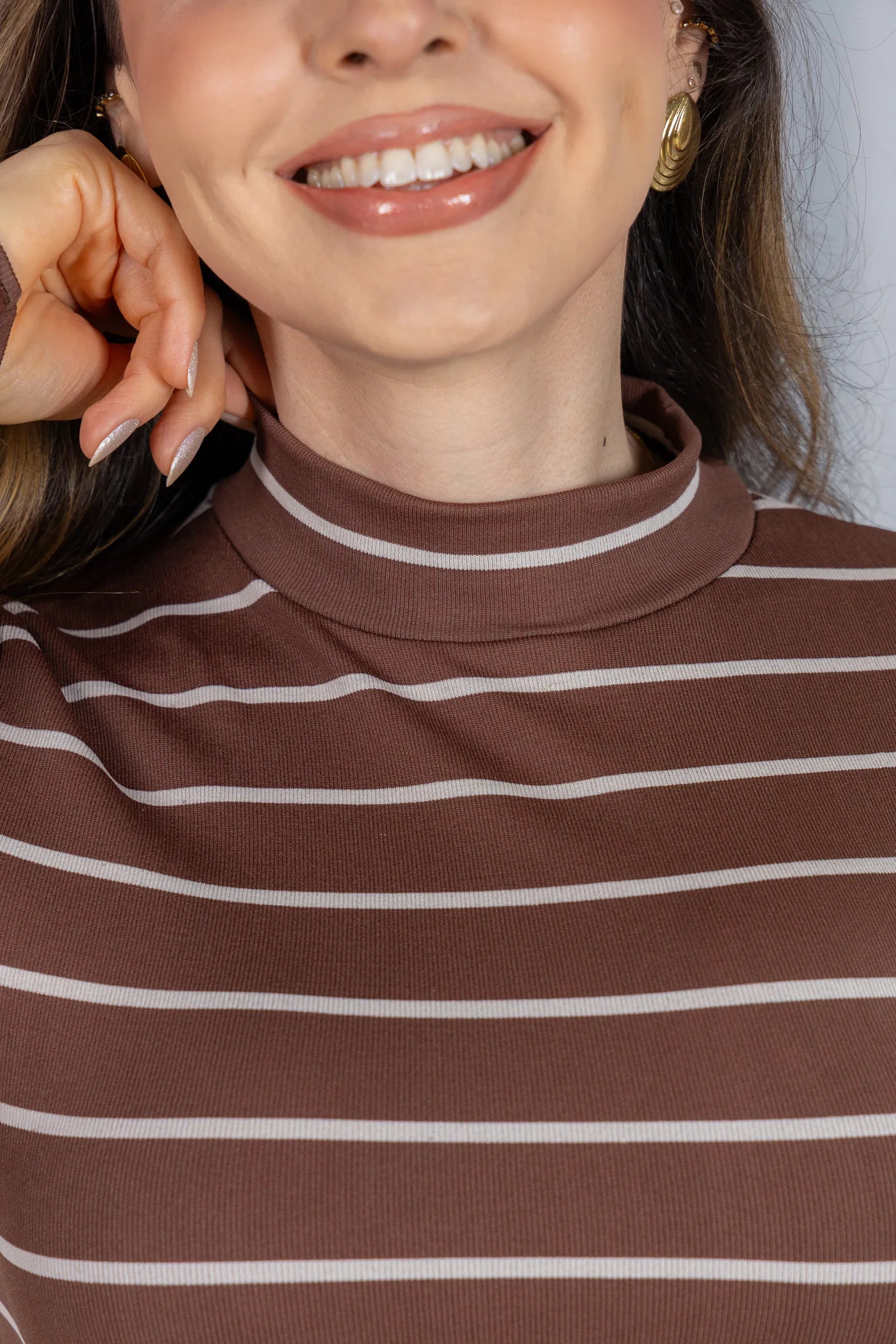 Blusa Manga Longa com Gola Alta em Malha Canelada Andressa Marrom