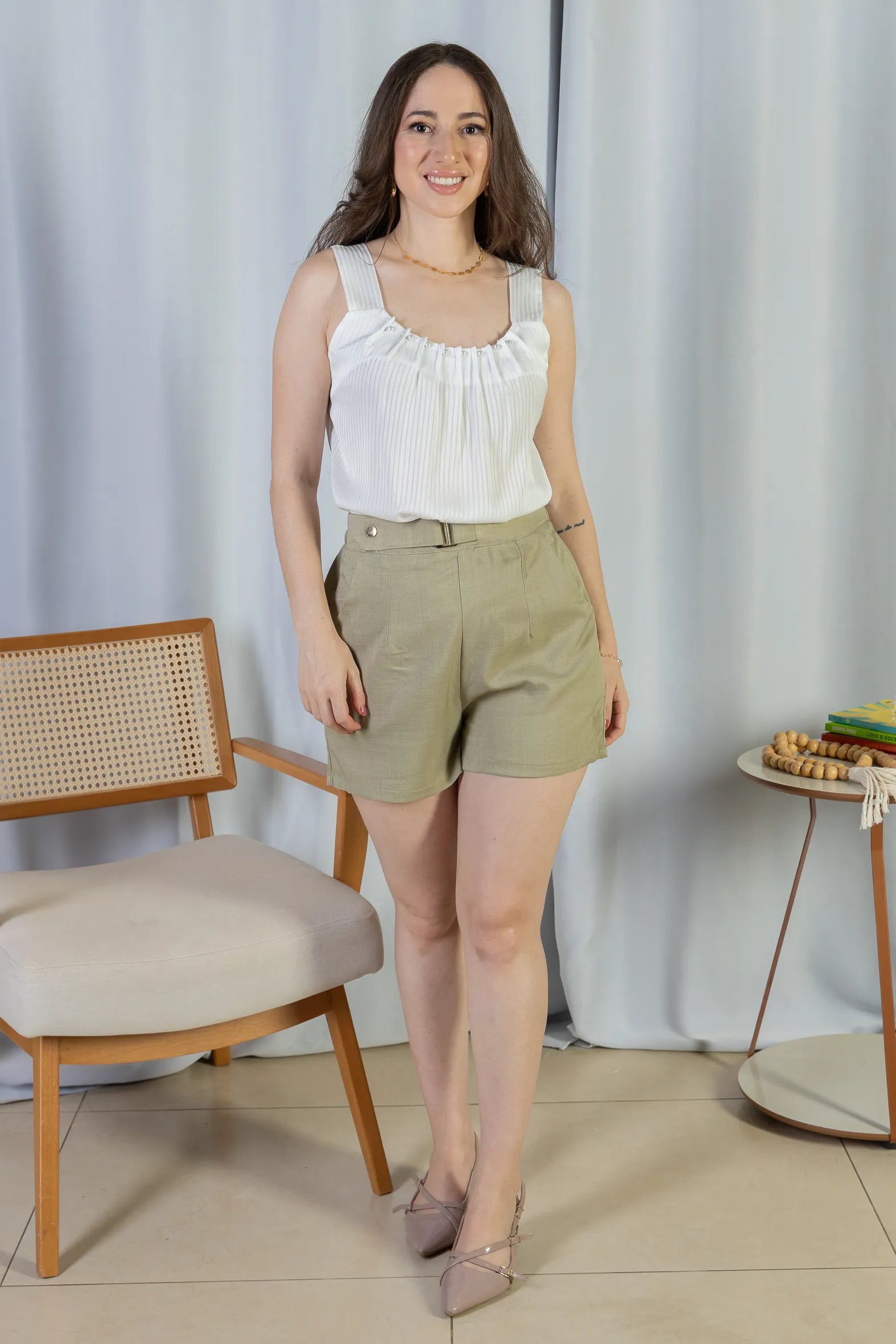 Blusa Regata Detalhe Gola Pérolas Crepe Acetinado Estefani Branca