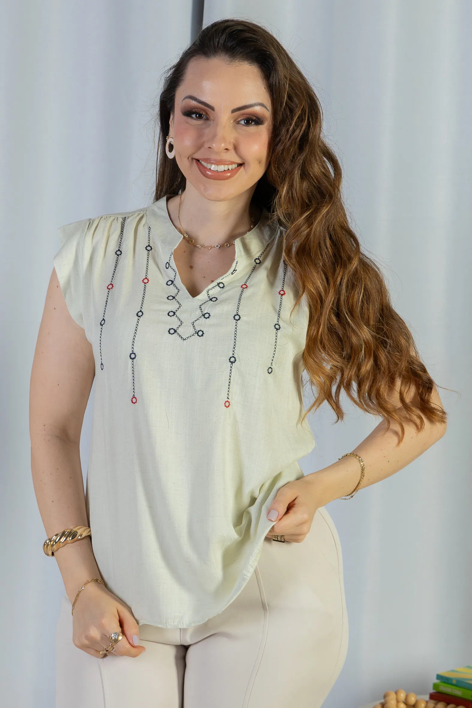 Blusa Regata Pregas Detalhe Decote "V" Visco-linho Lisandra Verde Claro