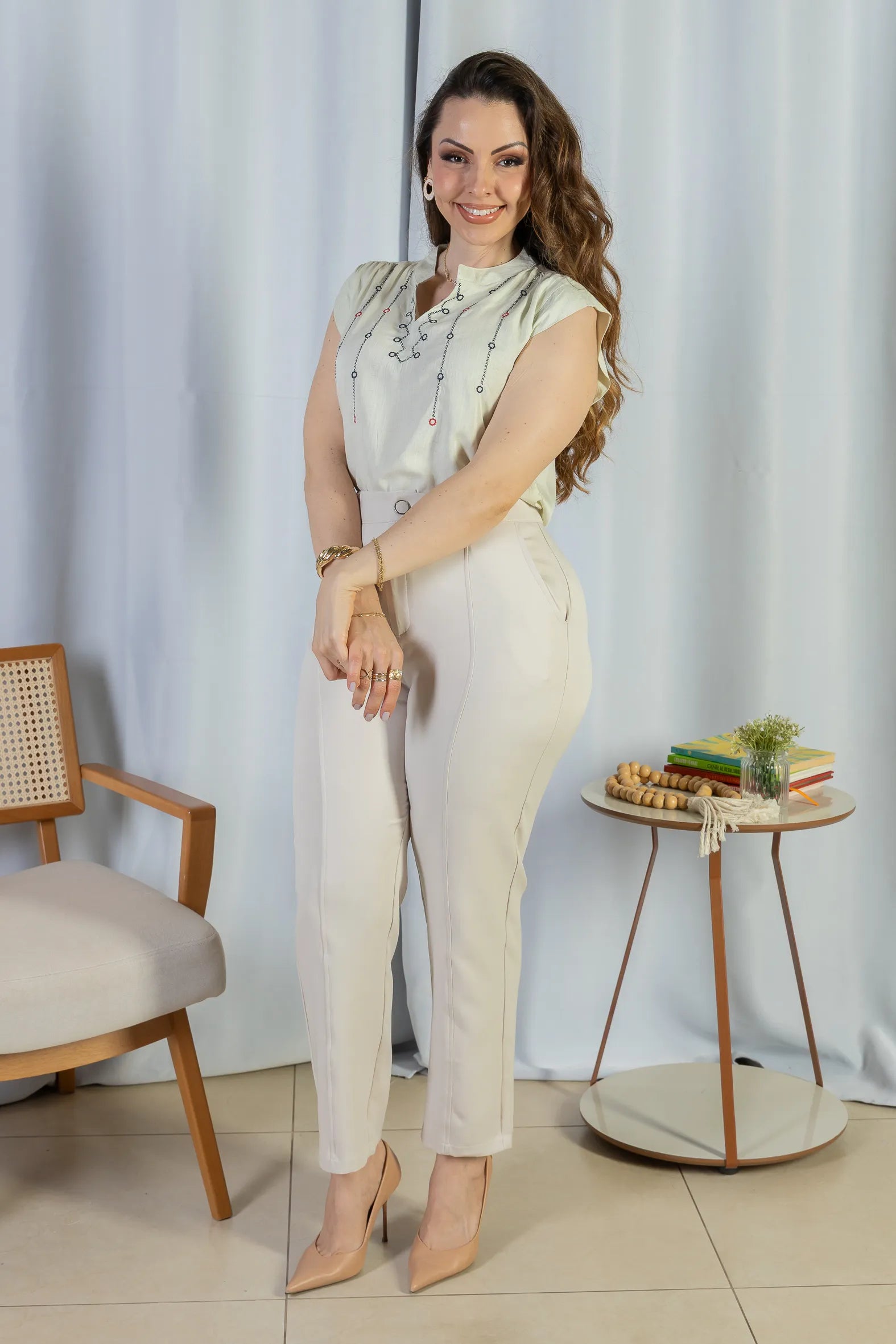 Blusa Regata Pregas Detalhe Decote "V" Visco-linho Lisandra Verde Claro