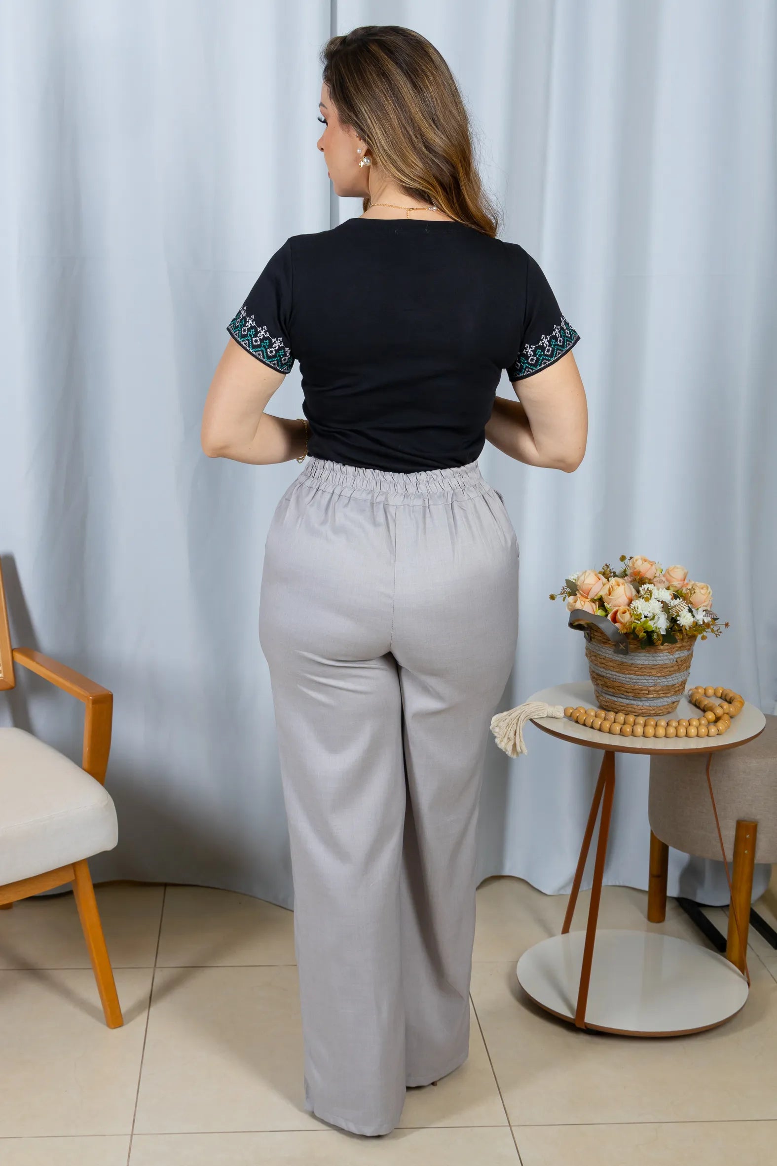 Blusa Manga Curta Cotton Lycra Detalhes Bordados Marina Preta