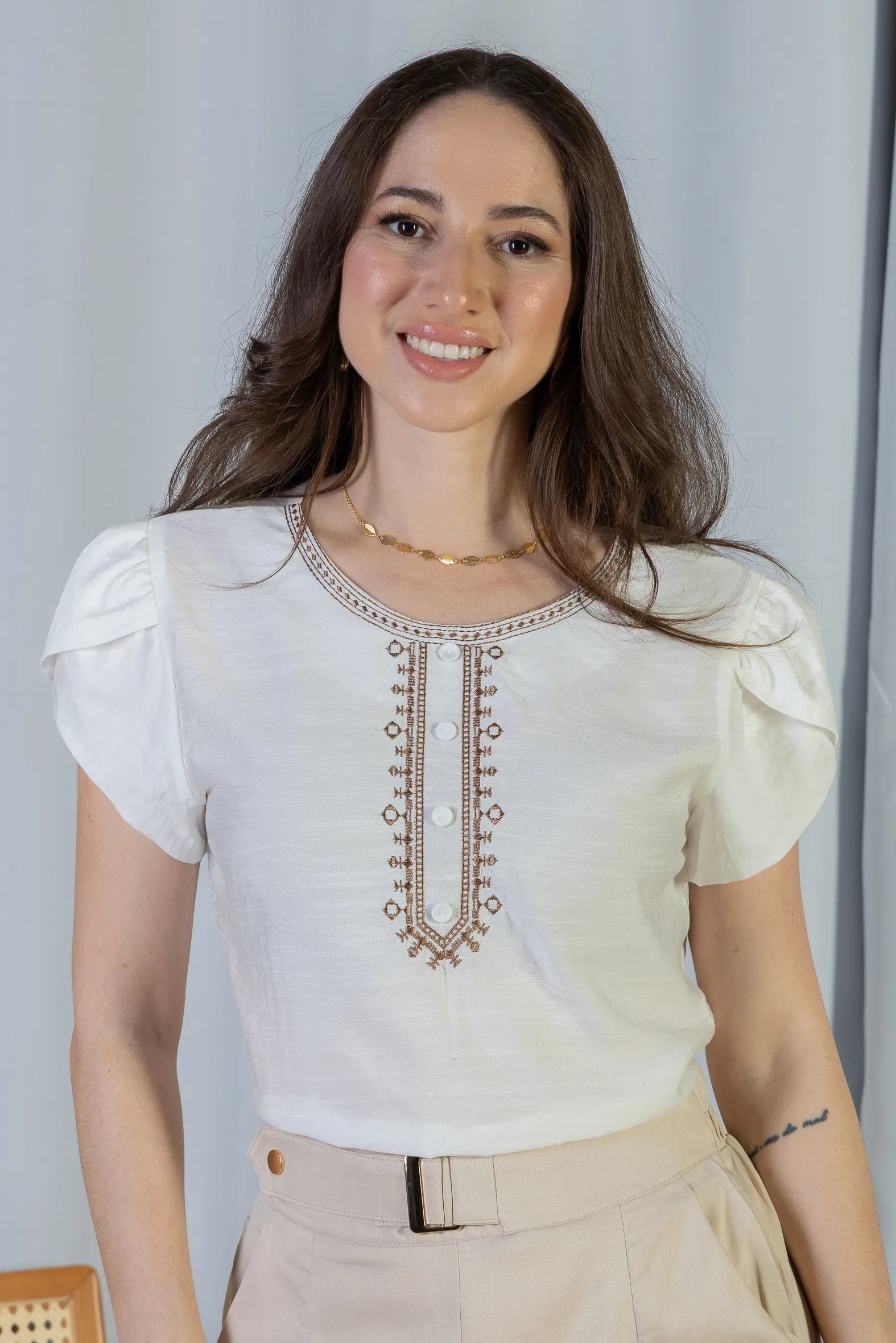 Blusa Manga Curta Transpassada Detalhe Botão Visco Soft Vanessa Branca