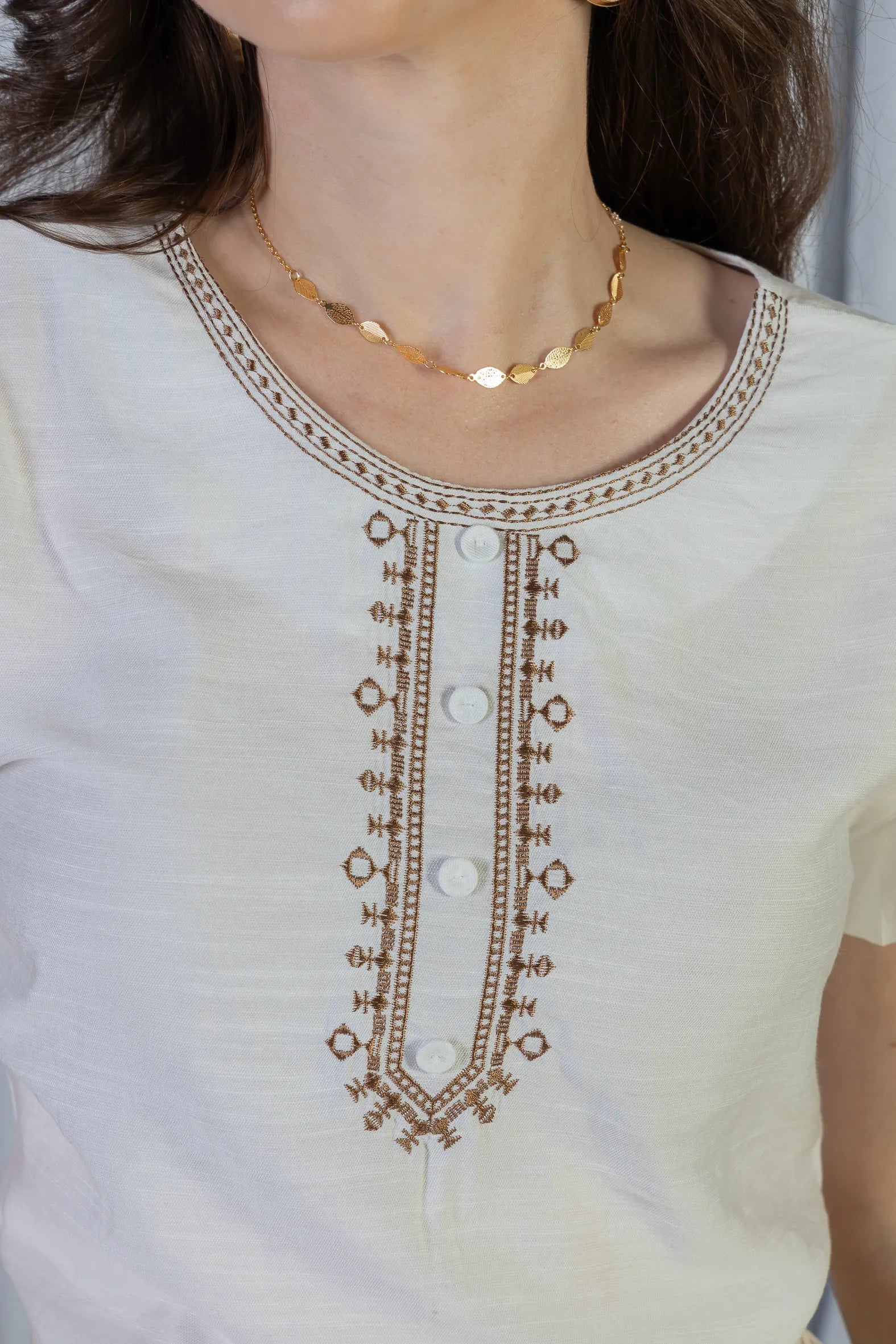 Blusa Manga Curta Transpassada Detalhe Botão Visco Soft Vanessa Branca