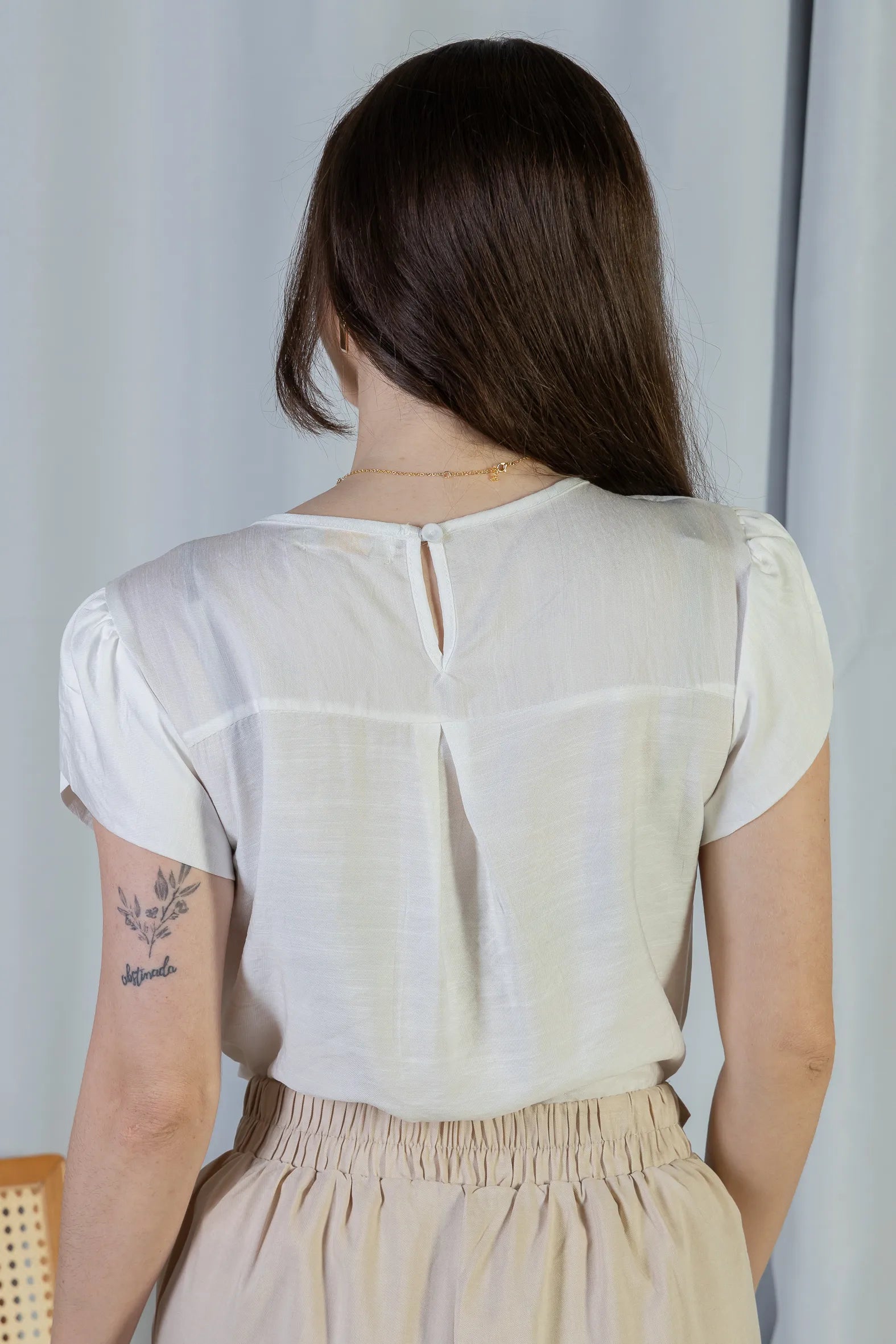 Blusa Manga Curta Transpassada Detalhe Botão Visco Soft Vanessa Branca