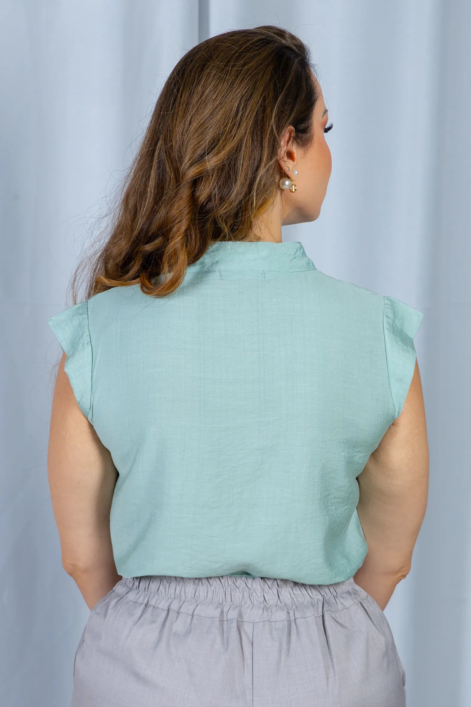 Blusa Regata Crepe Comfort Abotoadura na Gola Tainá Verde