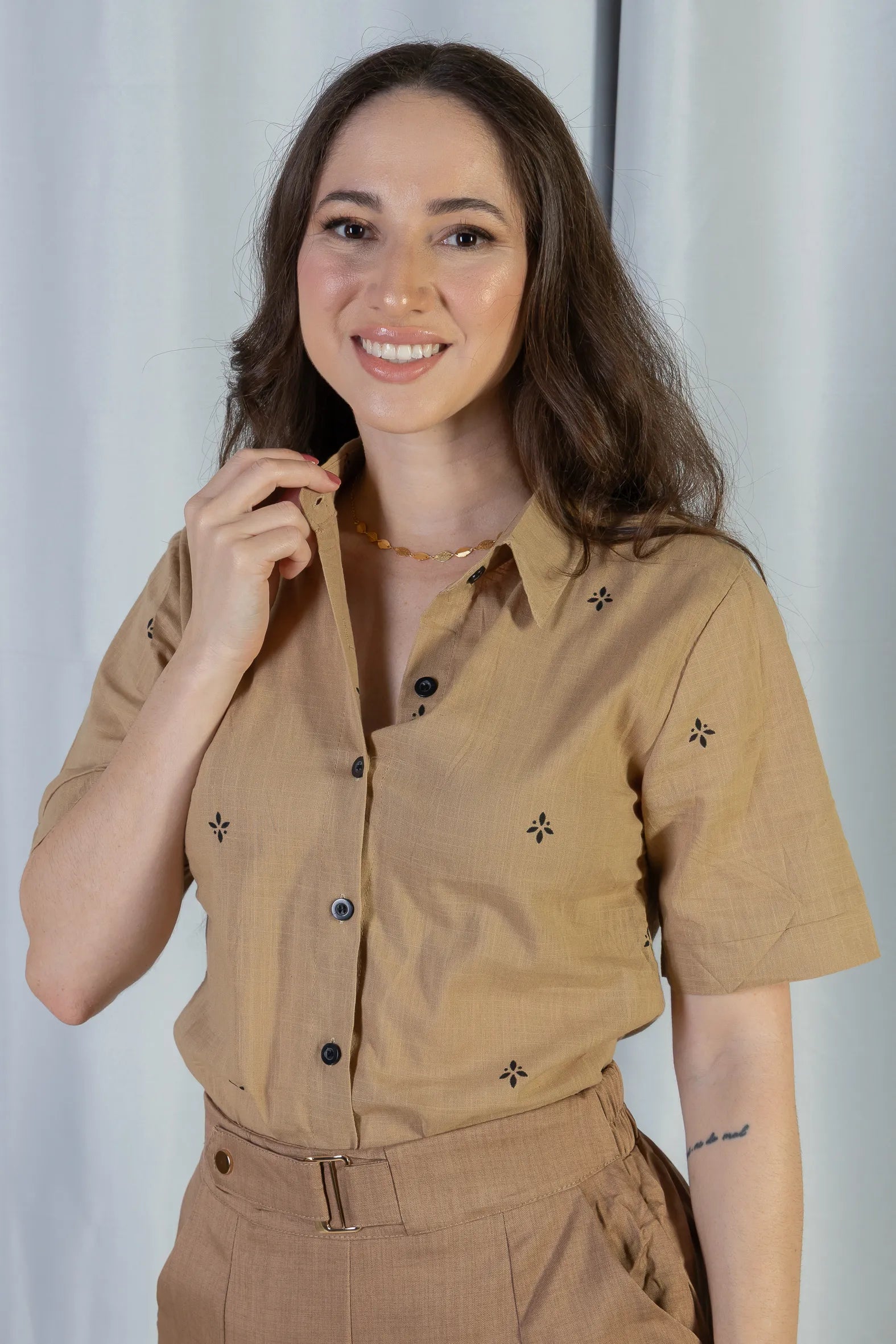 Camisa Manga Curta Bordada Poli Visco Bruna Marrom