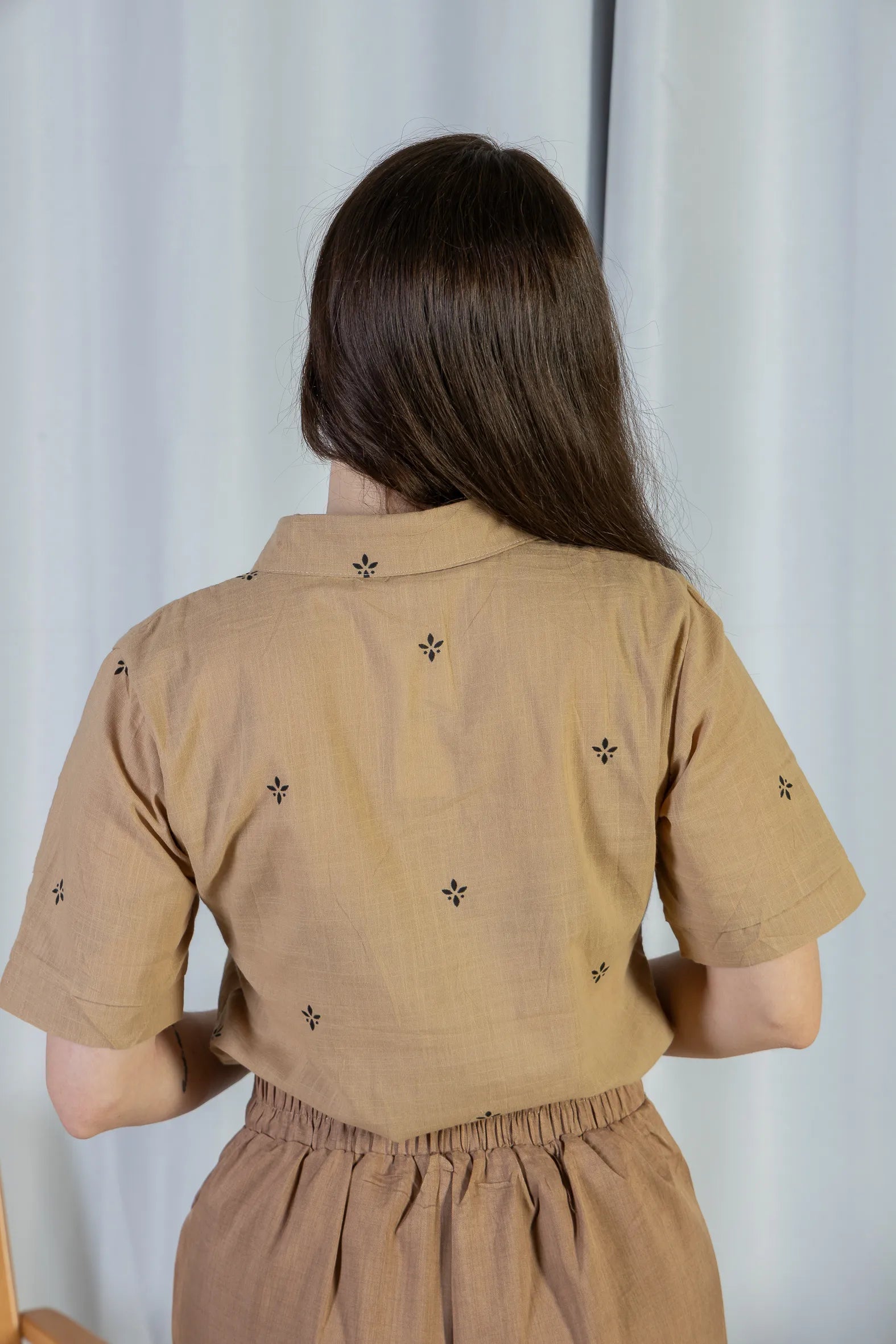 Camisa Manga Curta Bordada Poli Visco Bruna Marrom