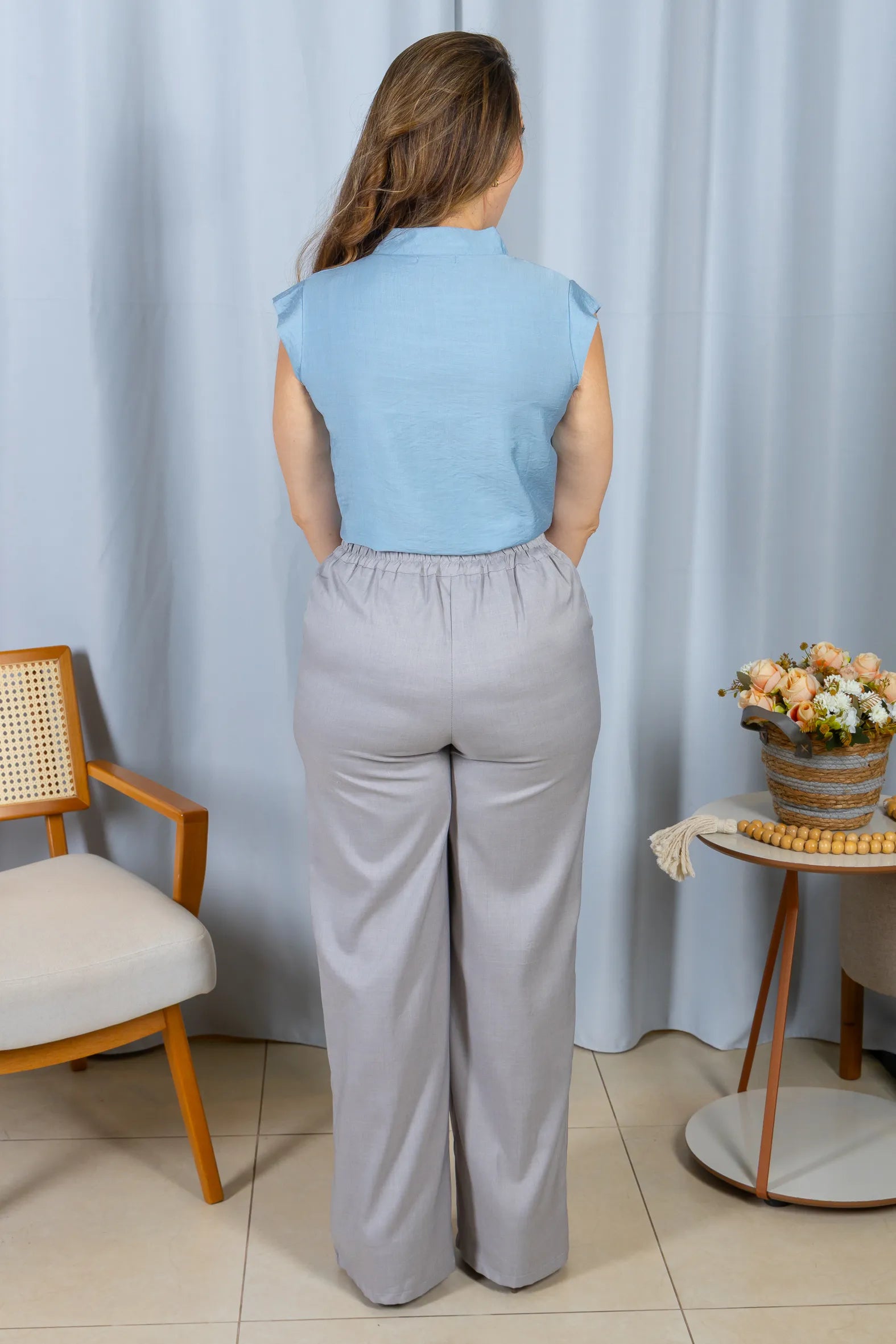 Blusa Regata Crepe Comfort Abotoadura na Gola Tainá Azul