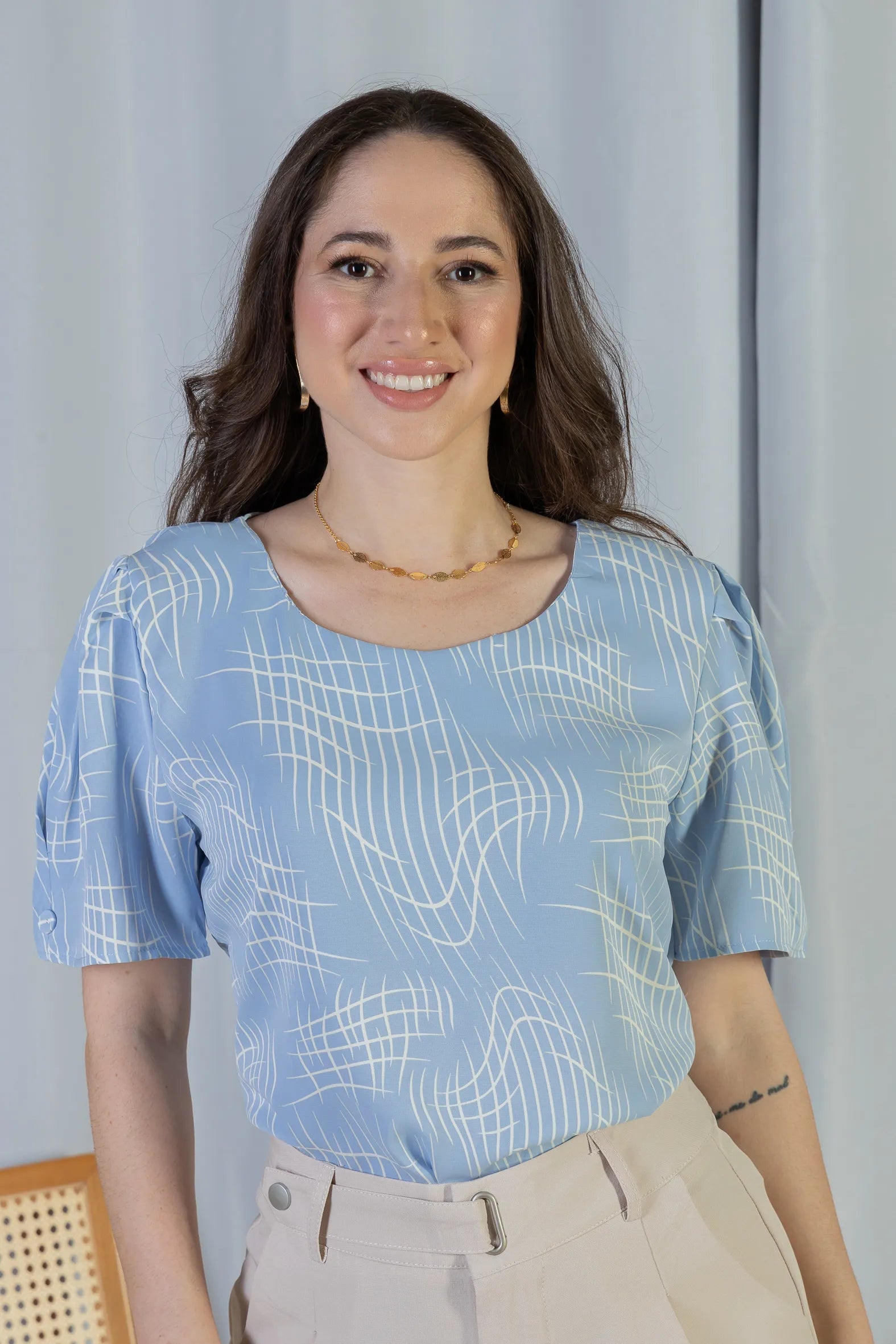 Blusa Manga Curta Transpassada Crepe Classic Gisele Estampada Azul