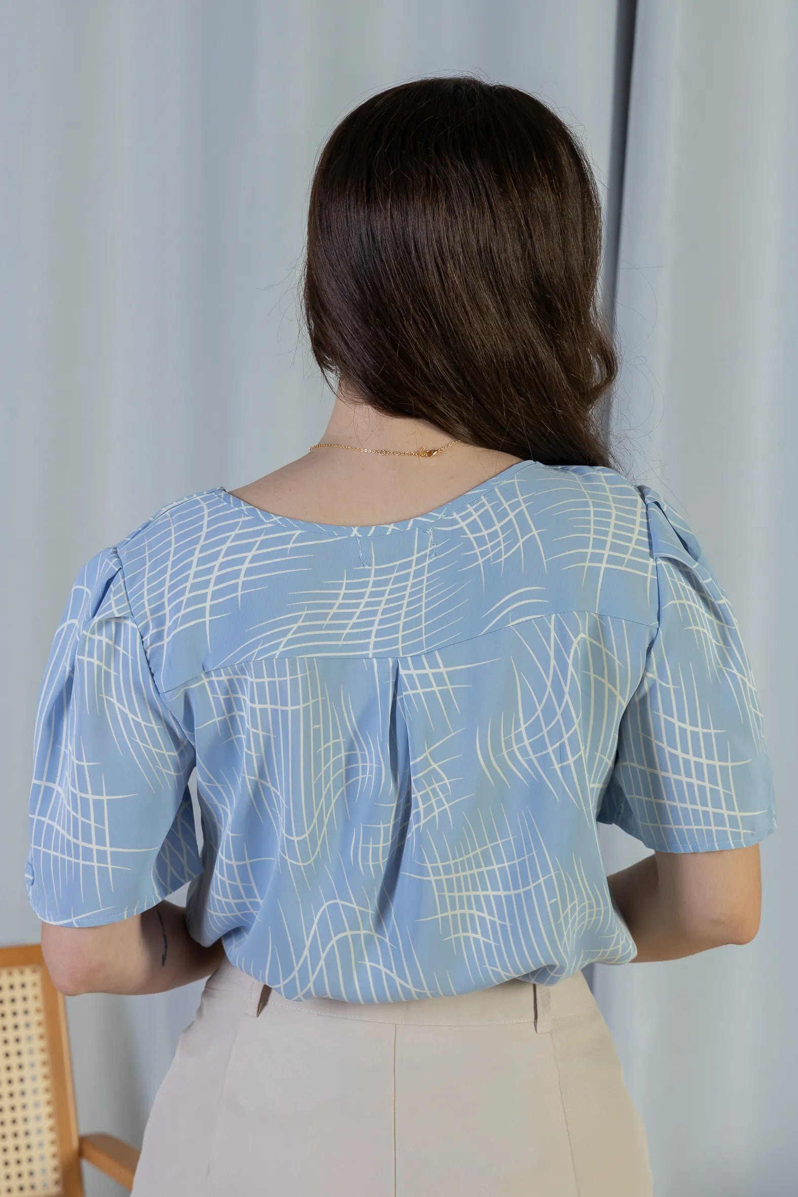 Blusa Manga Curta Transpassada Crepe Classic Gisele Estampada Azul