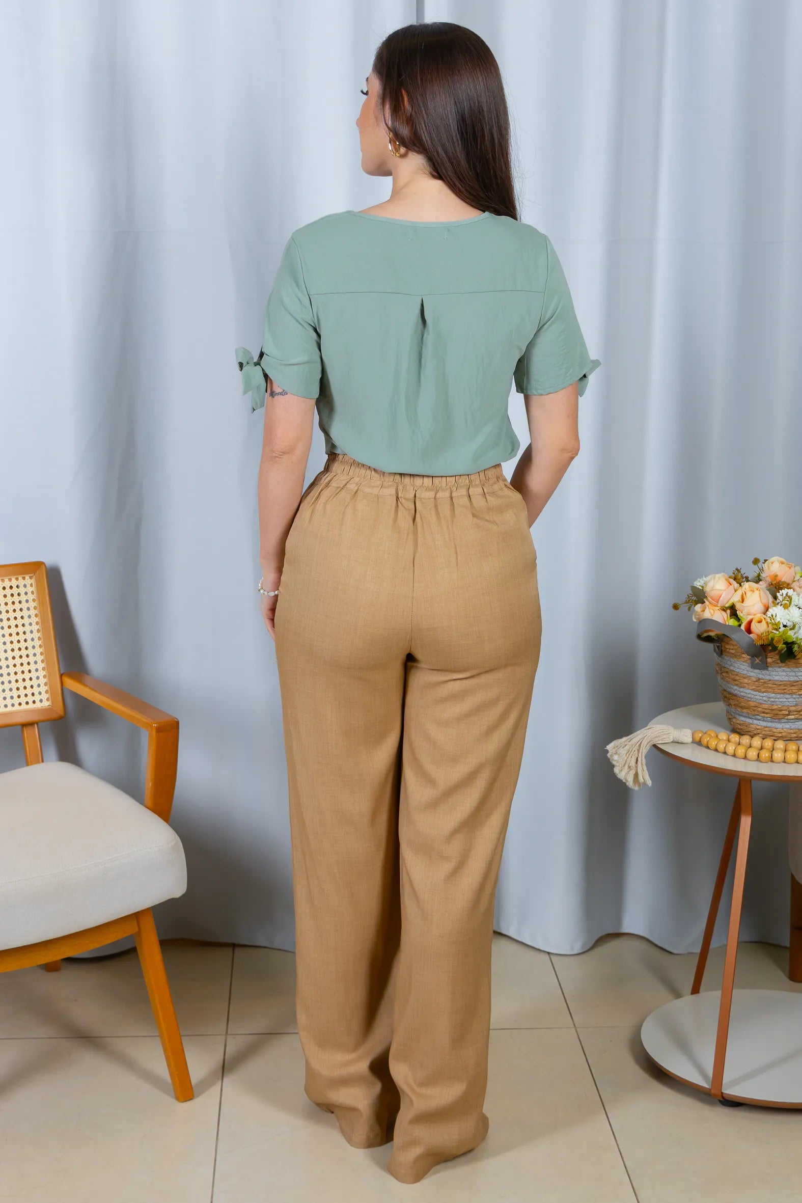 Blusa Manga Curta Detalhe Amarração Decote V Crepe Classic Silvana Verde