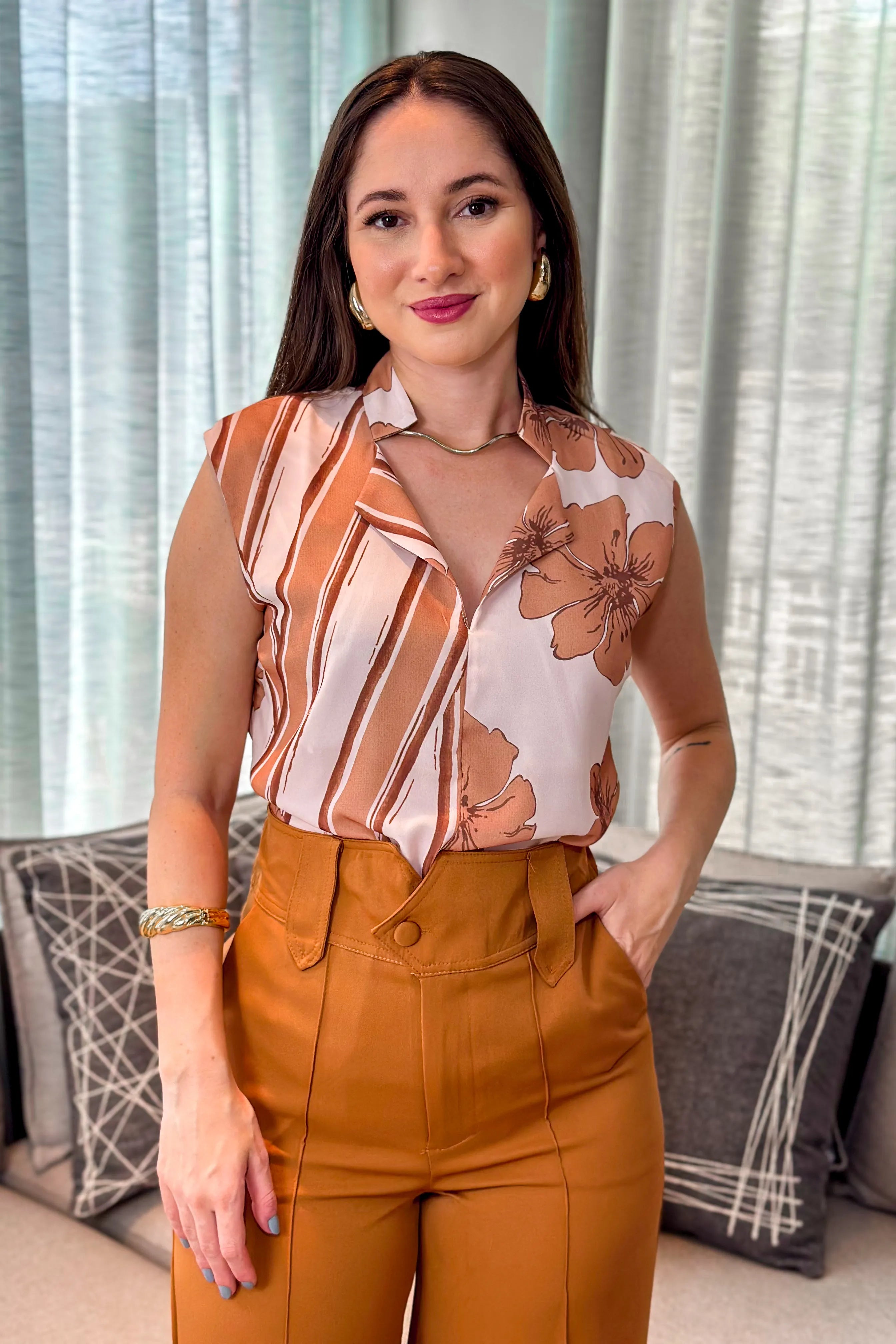 Blusa Em Crepe Regata Gola Sueli Estampada